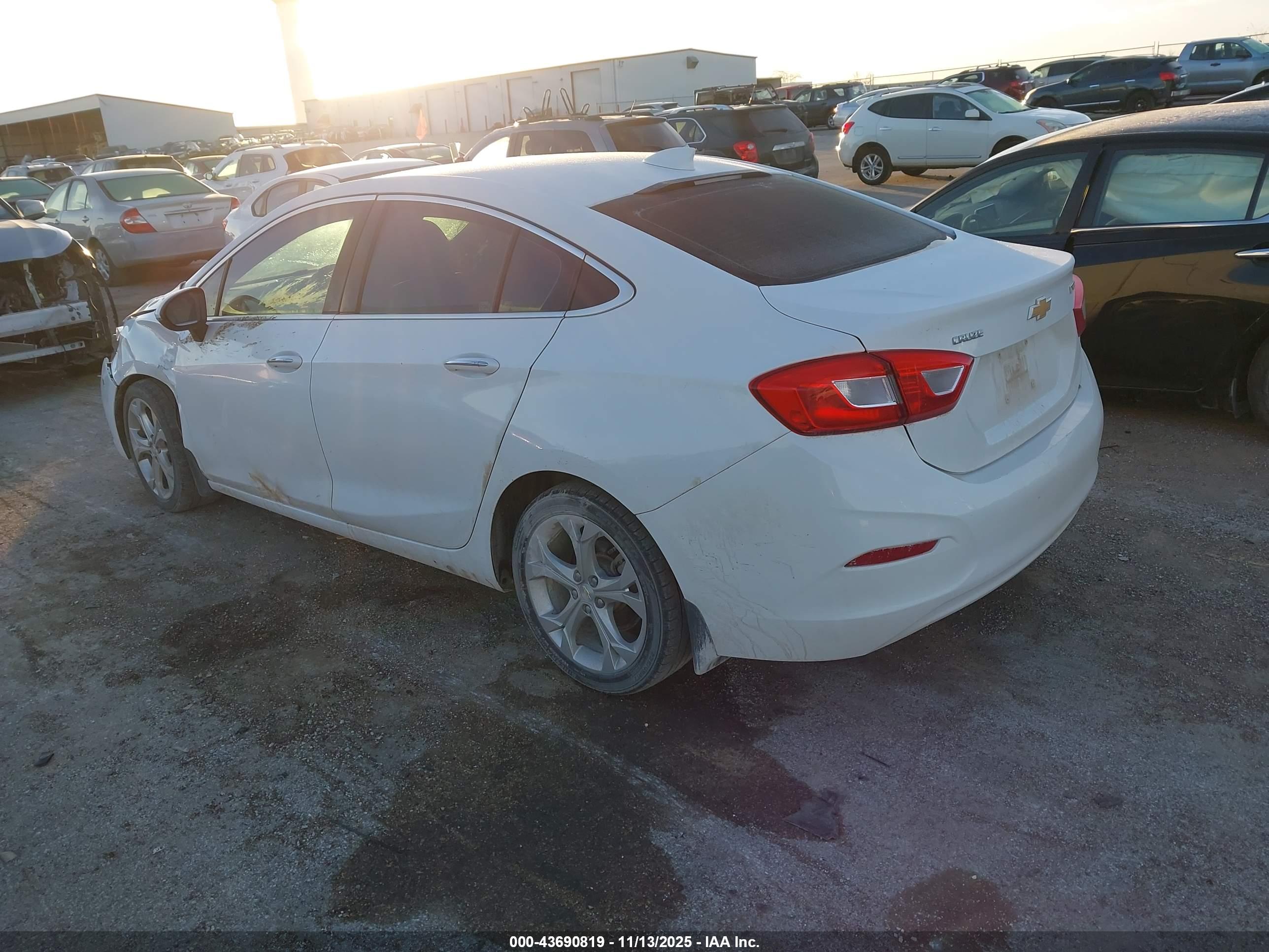 CHEVROLET CRUZE image 3