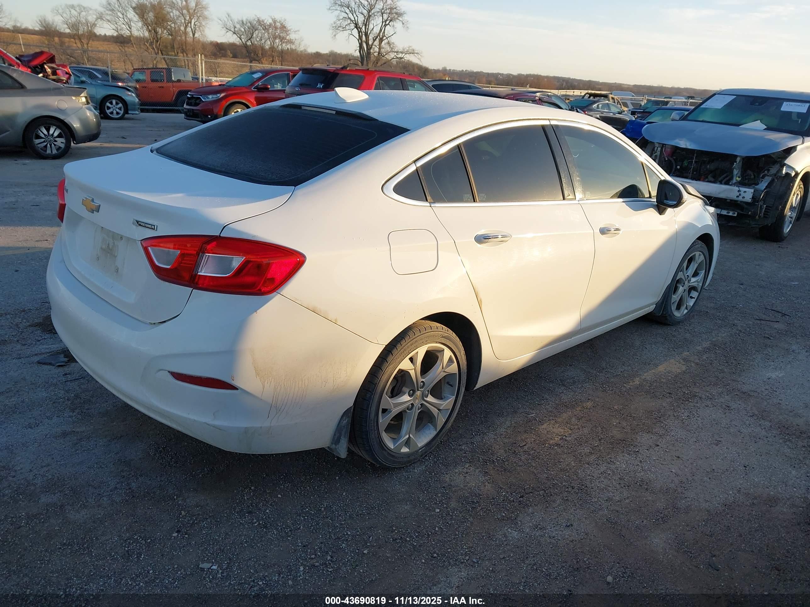 CHEVROLET CRUZE image 4