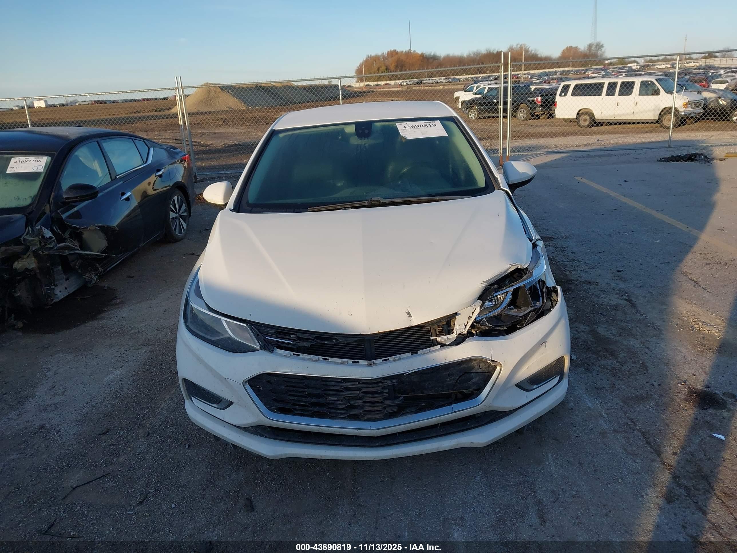 CHEVROLET CRUZE image 6
