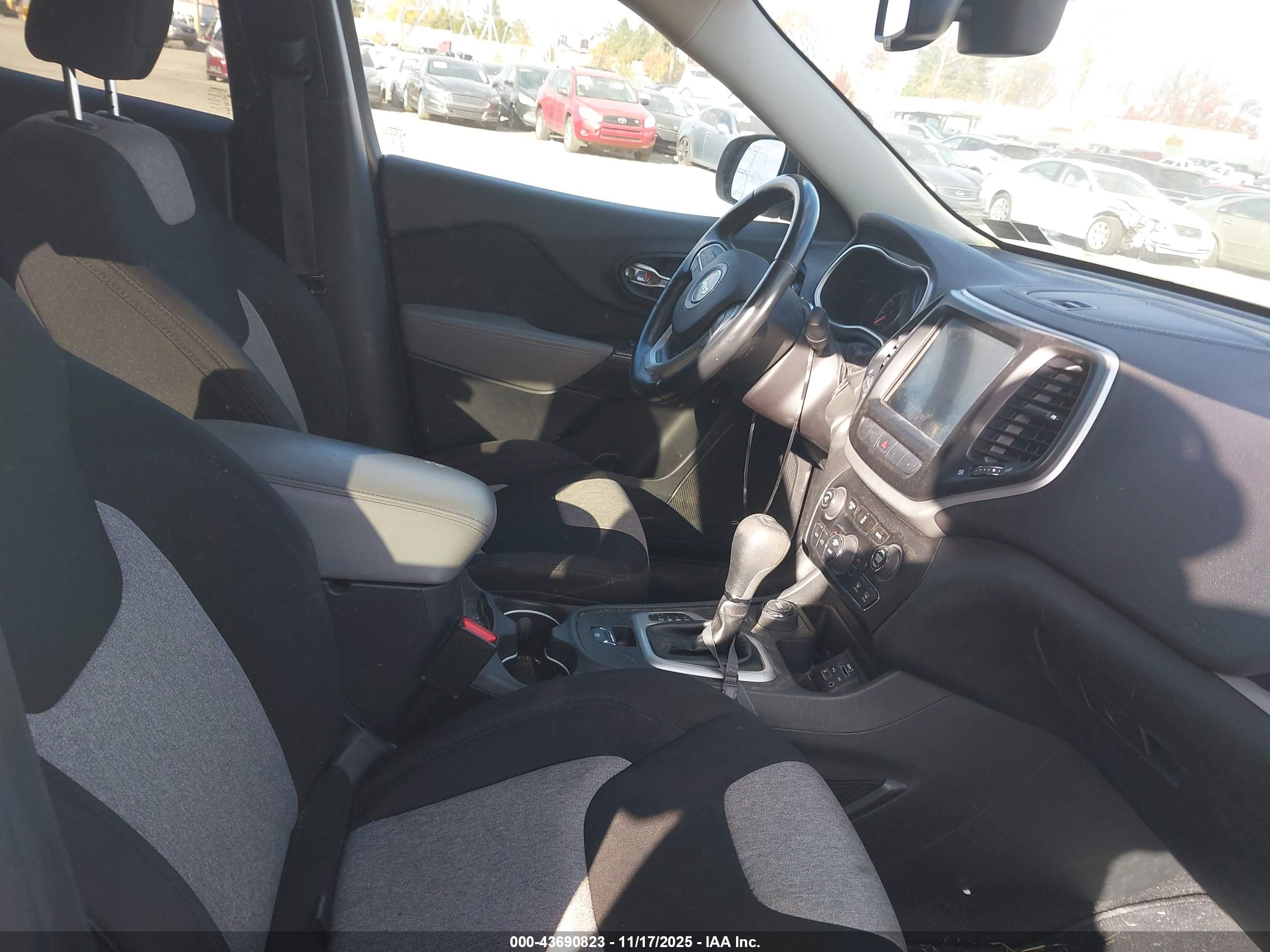 JEEP CHEROKEE image 5