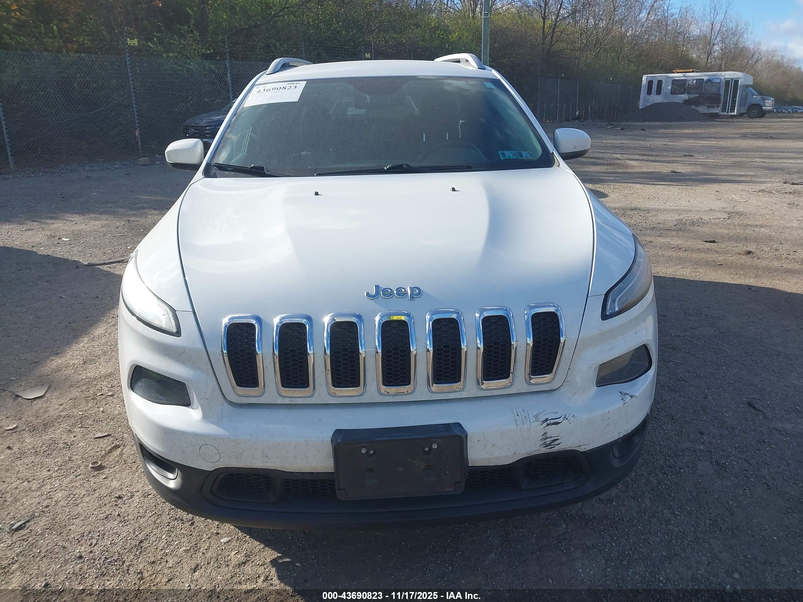 JEEP CHEROKEE image 6