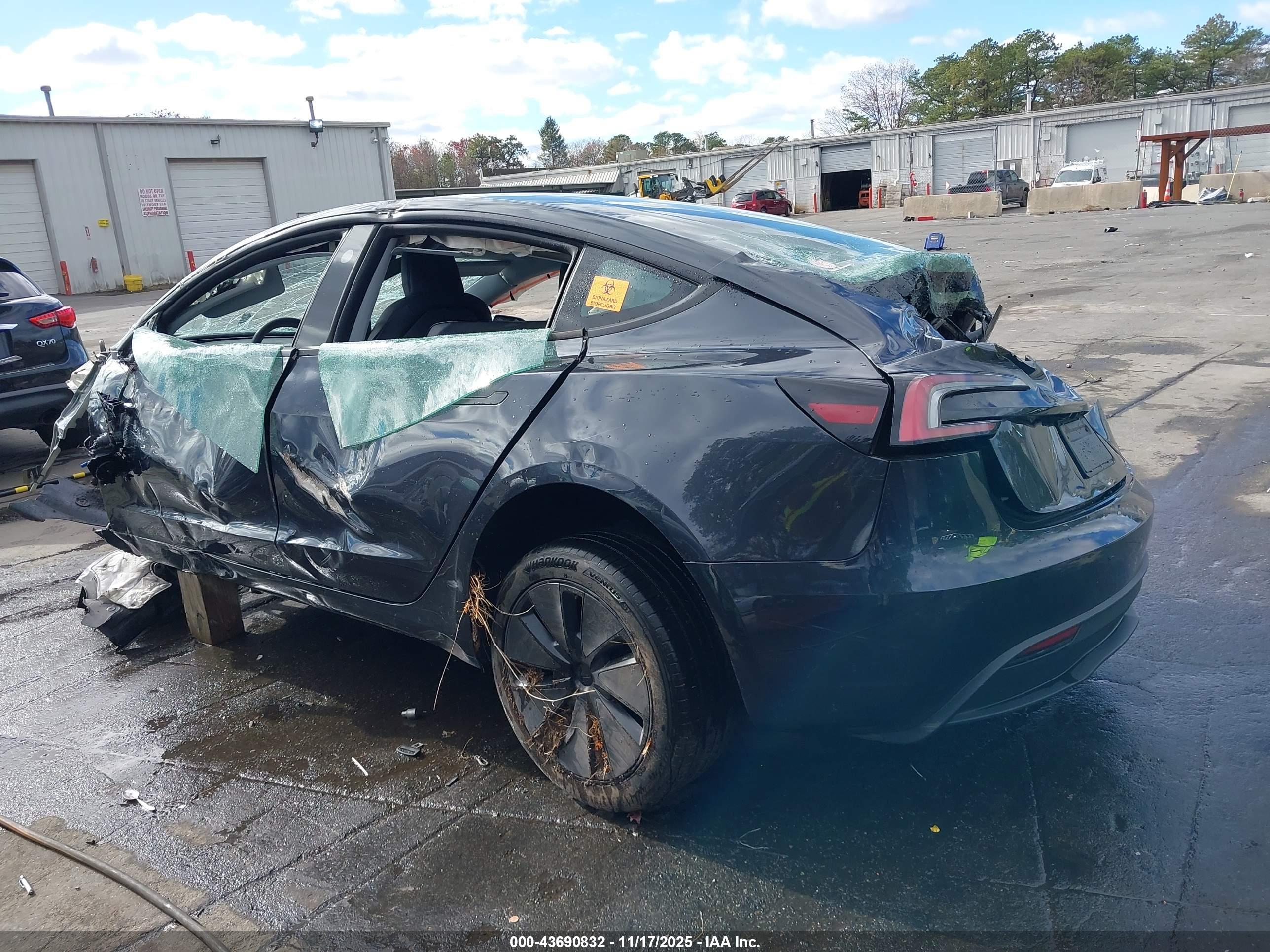 TESLA MODEL image 3