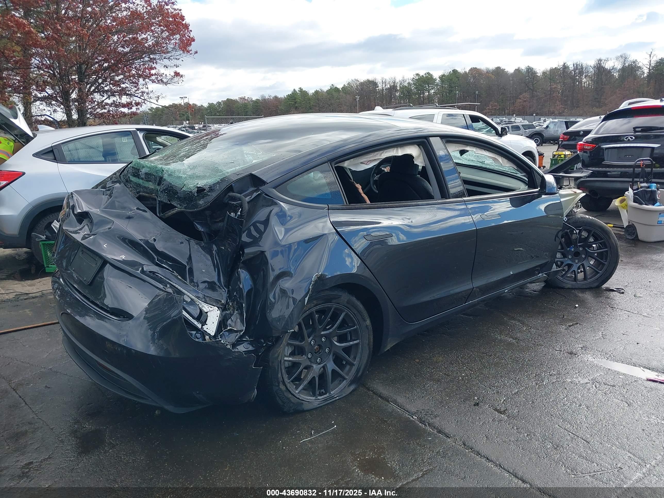 TESLA MODEL image 4