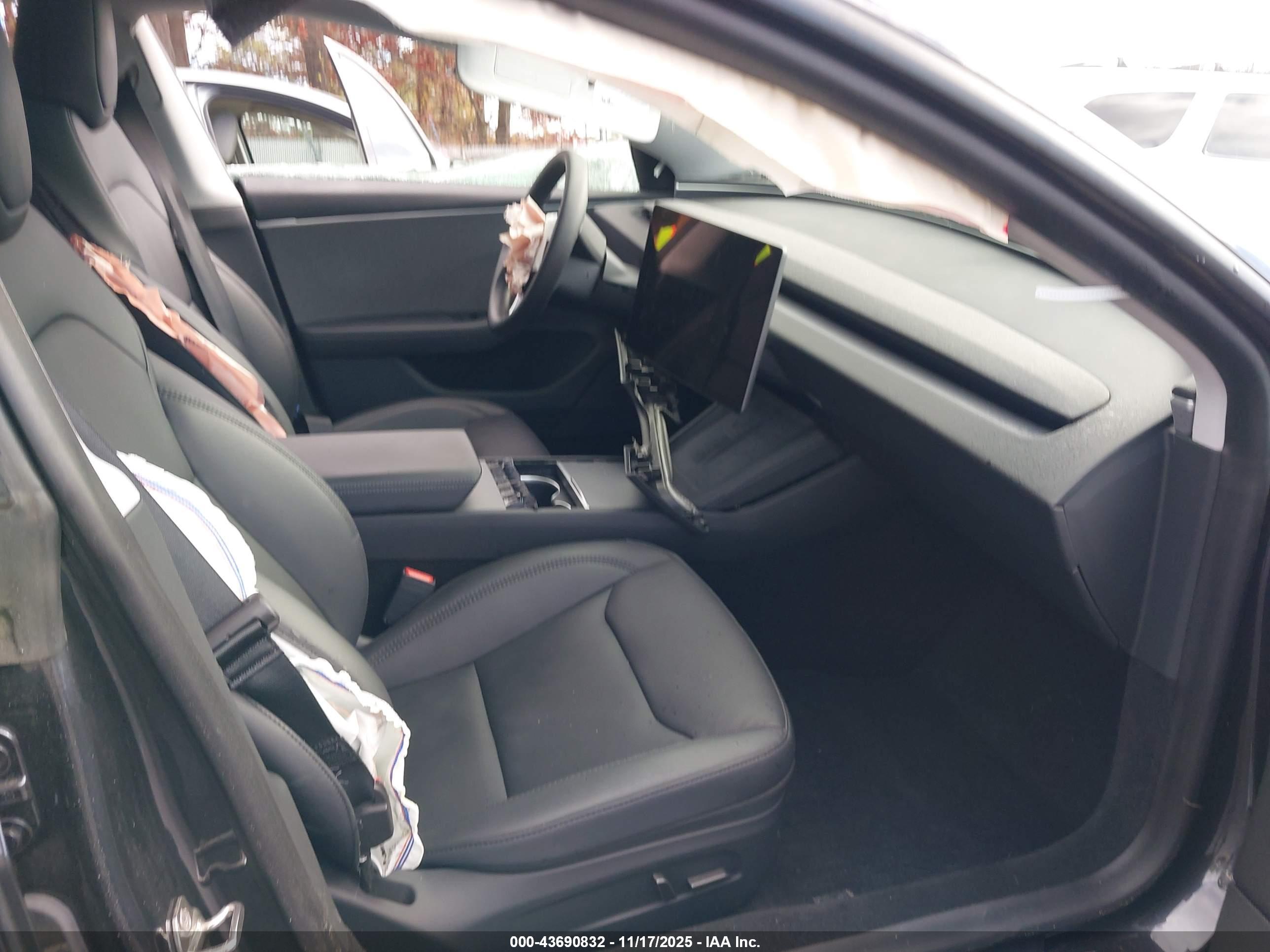 TESLA MODEL image 5