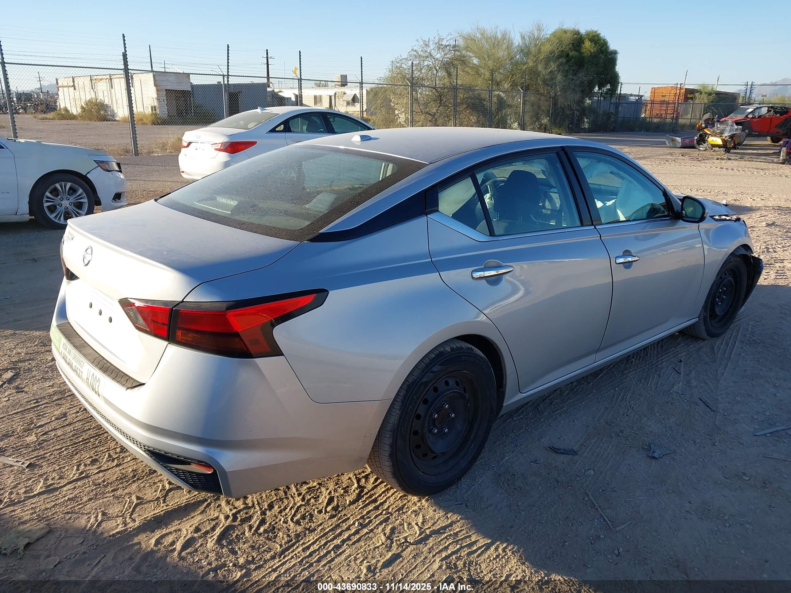 NISSAN ALTIMA image 4