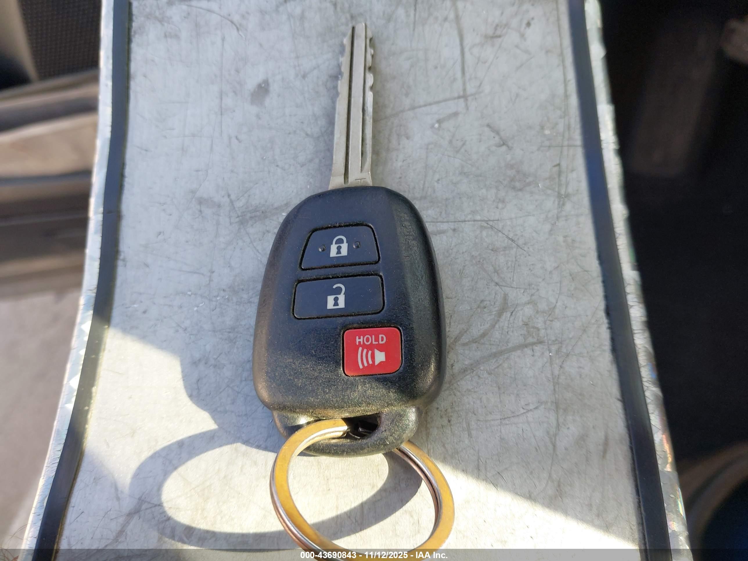TOYOTA RAV4 image 11
