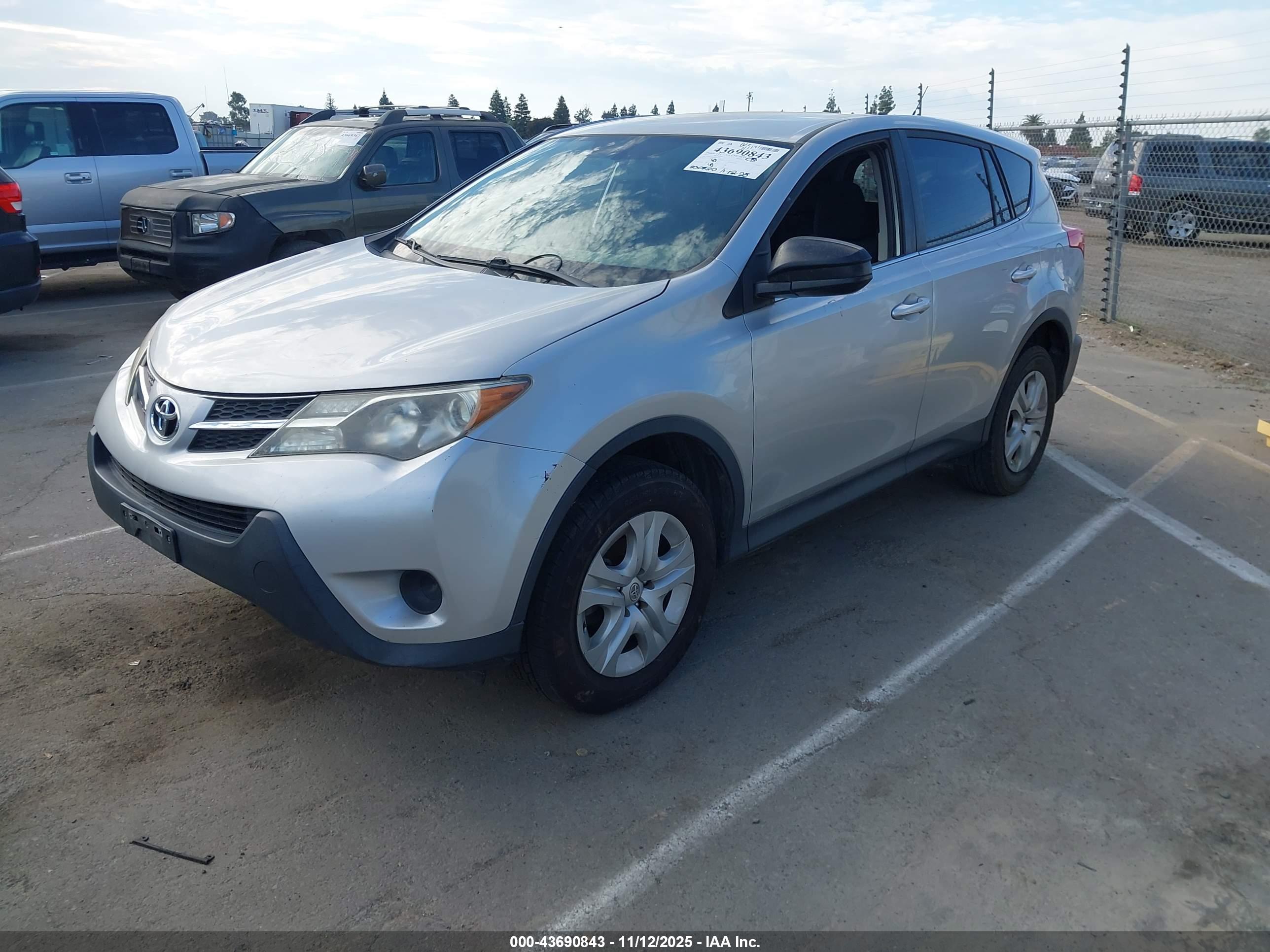 TOYOTA RAV4 image 2