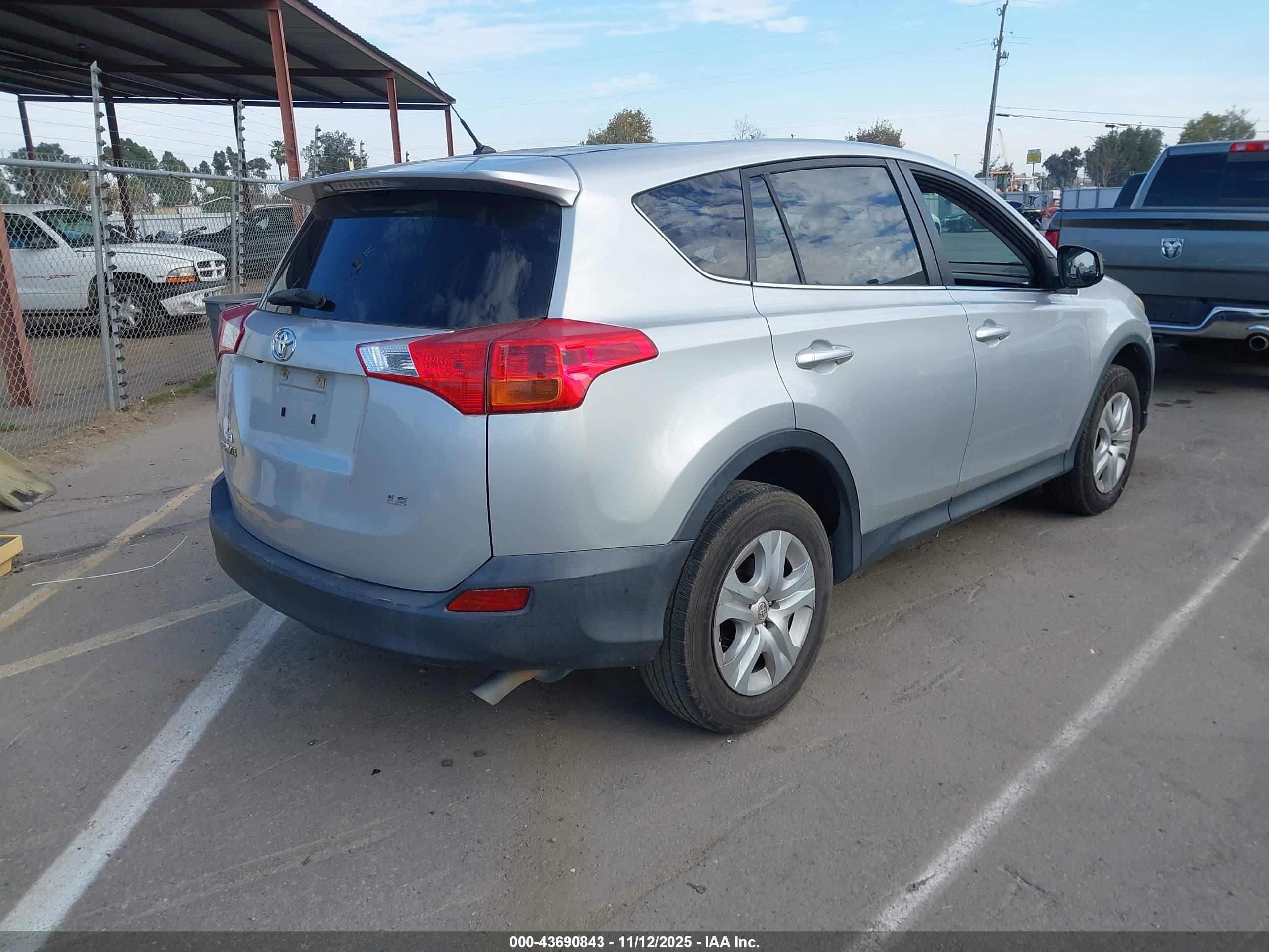 TOYOTA RAV4 image 4