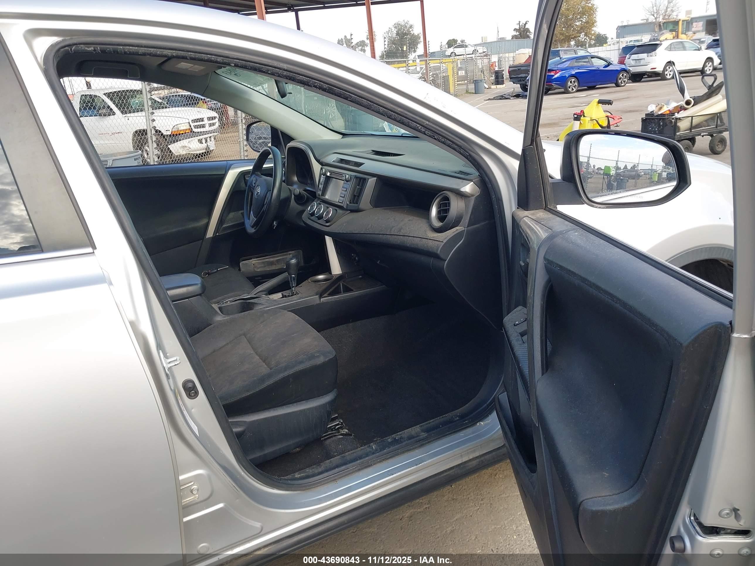 TOYOTA RAV4 image 5