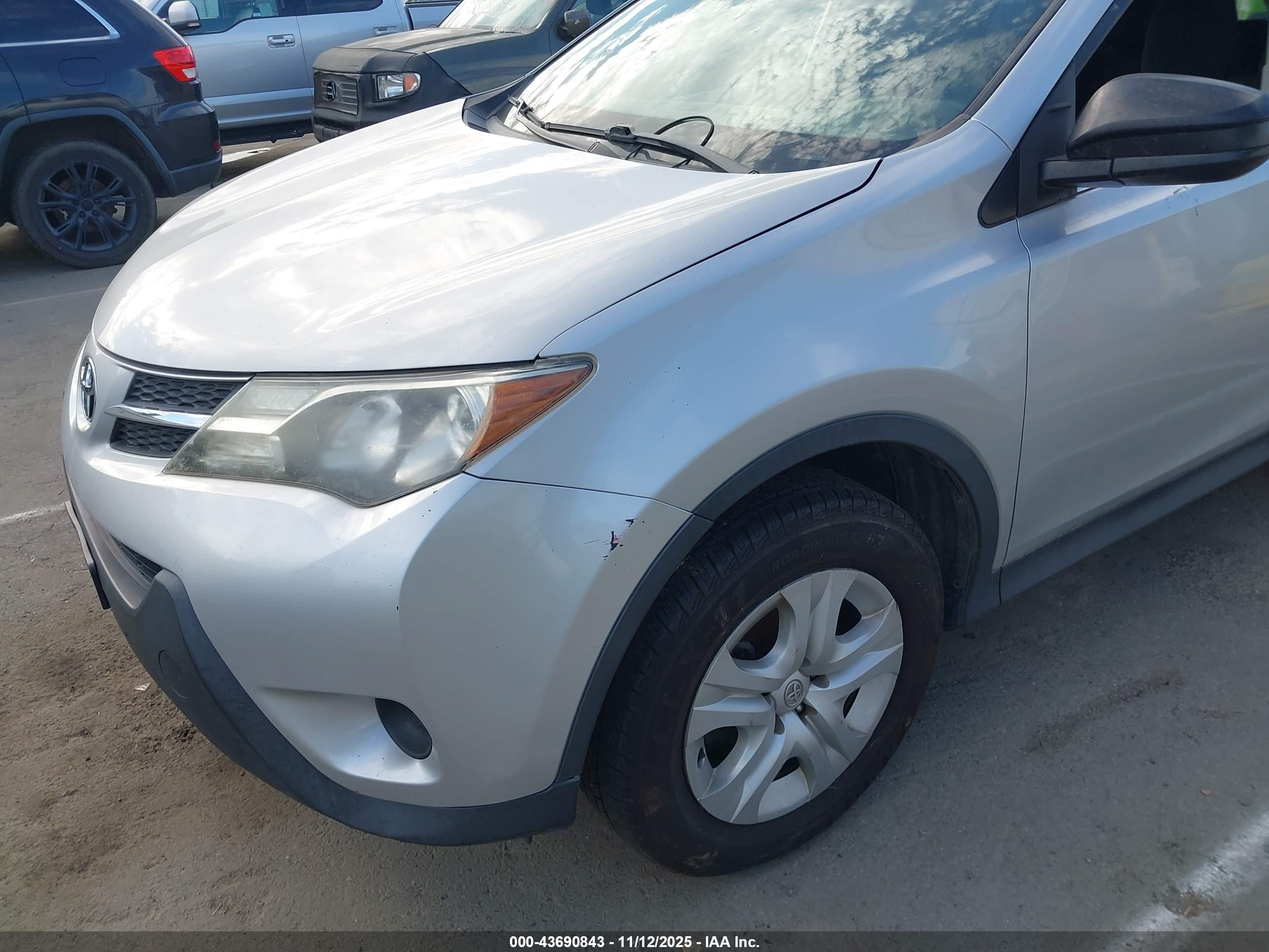 TOYOTA RAV4 image 6