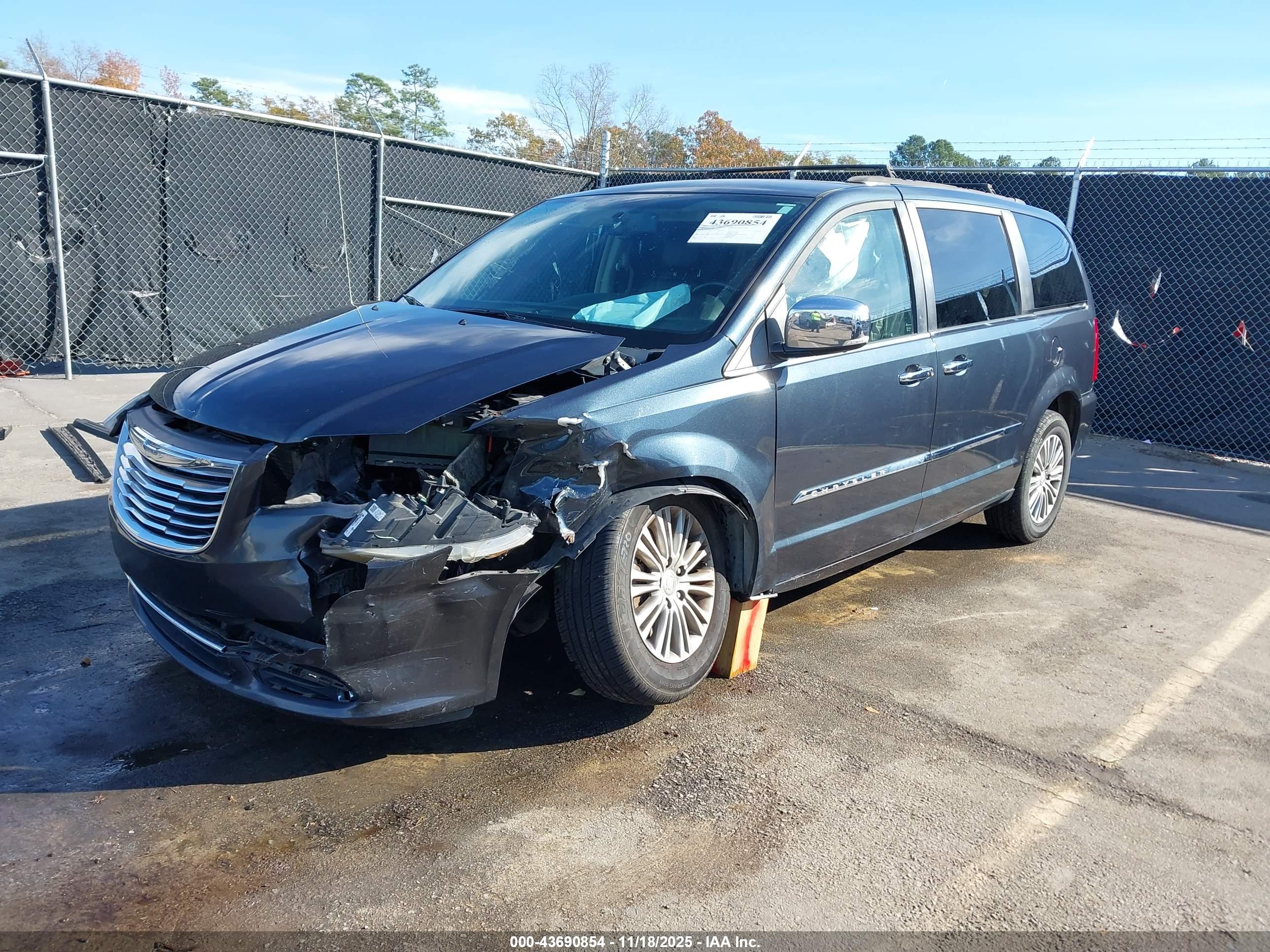 CHRYSLER TOWN image 2