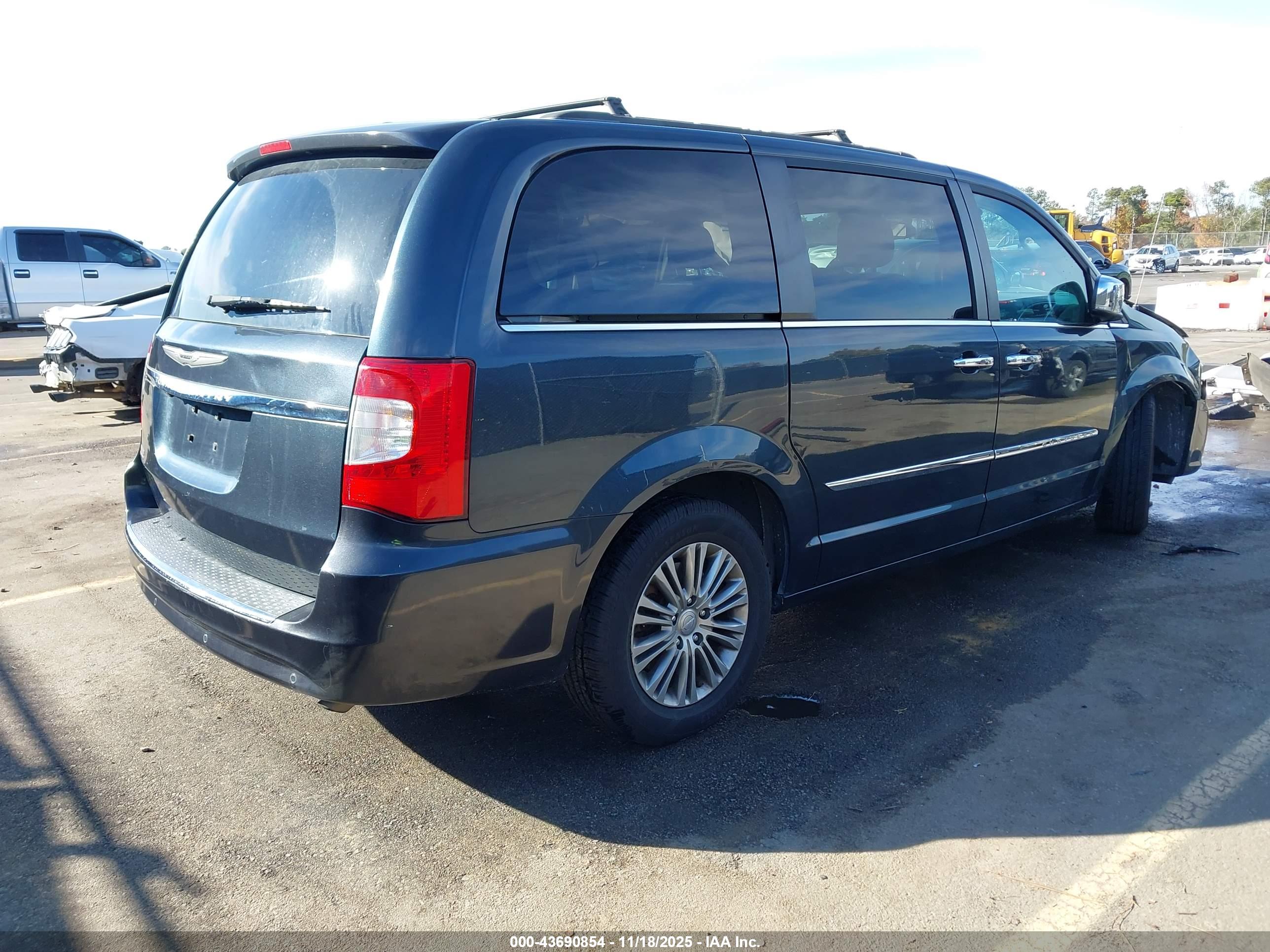 CHRYSLER TOWN image 4