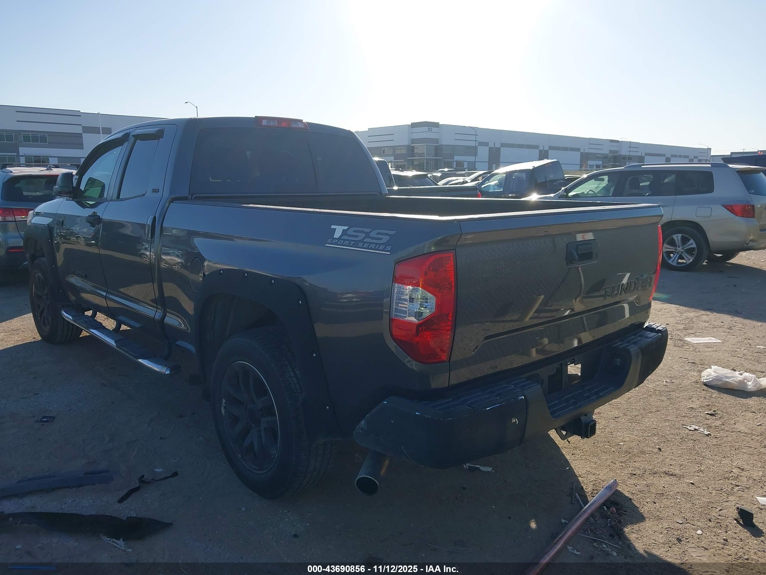 TOYOTA TUNDRA image 3