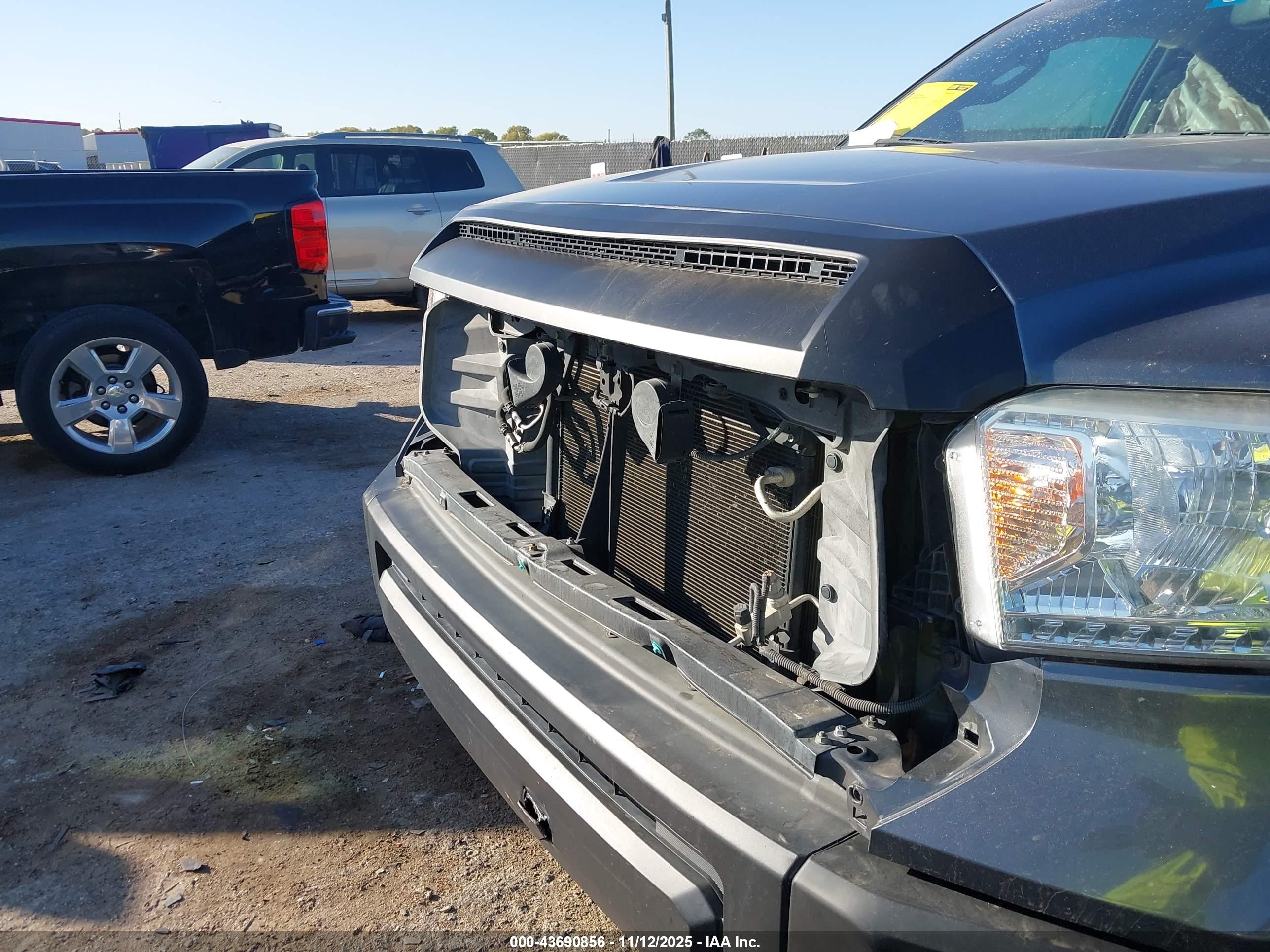 TOYOTA TUNDRA image 6