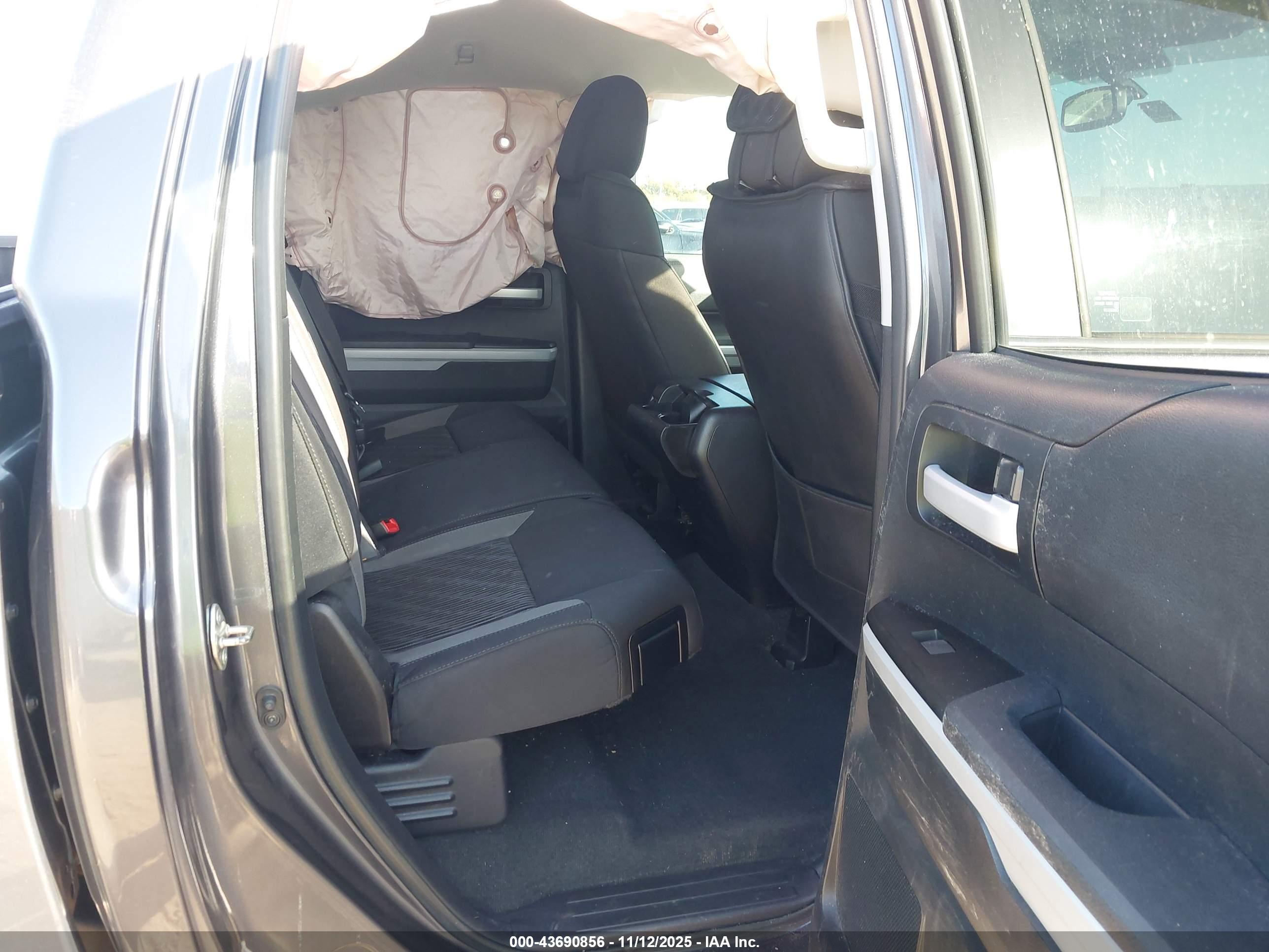 TOYOTA TUNDRA image 8