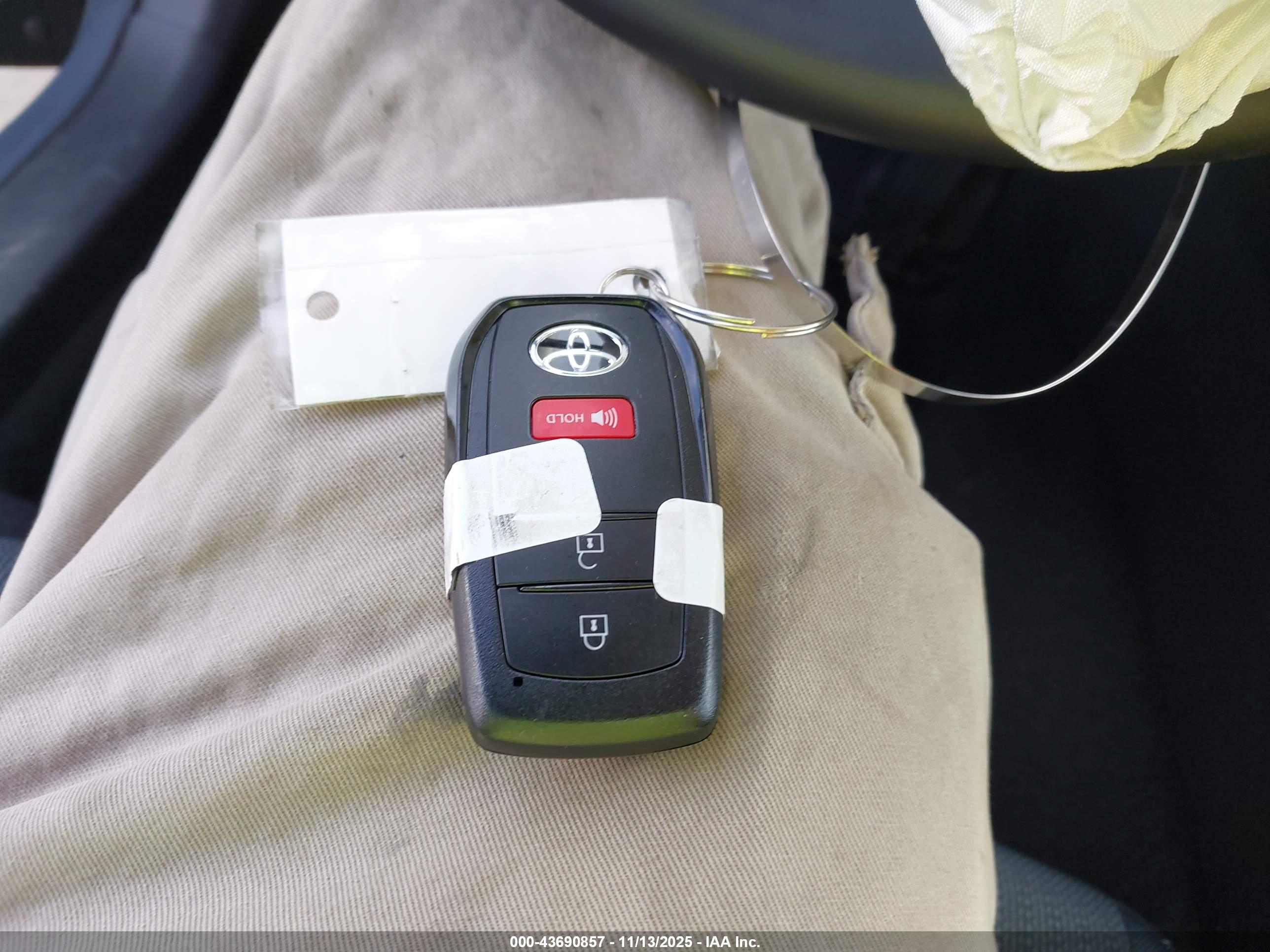 TOYOTA PRIUS image 11