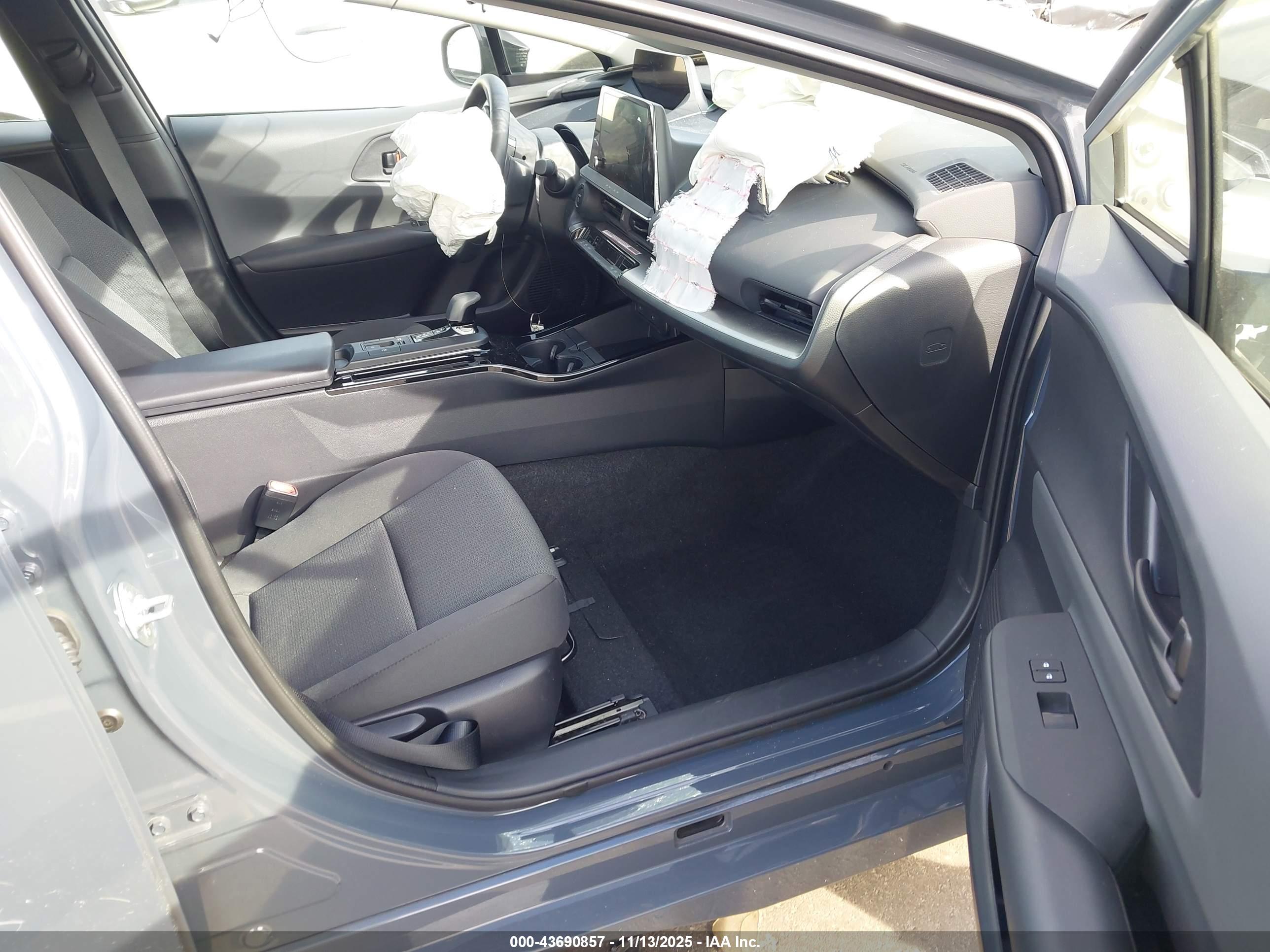 TOYOTA PRIUS image 5