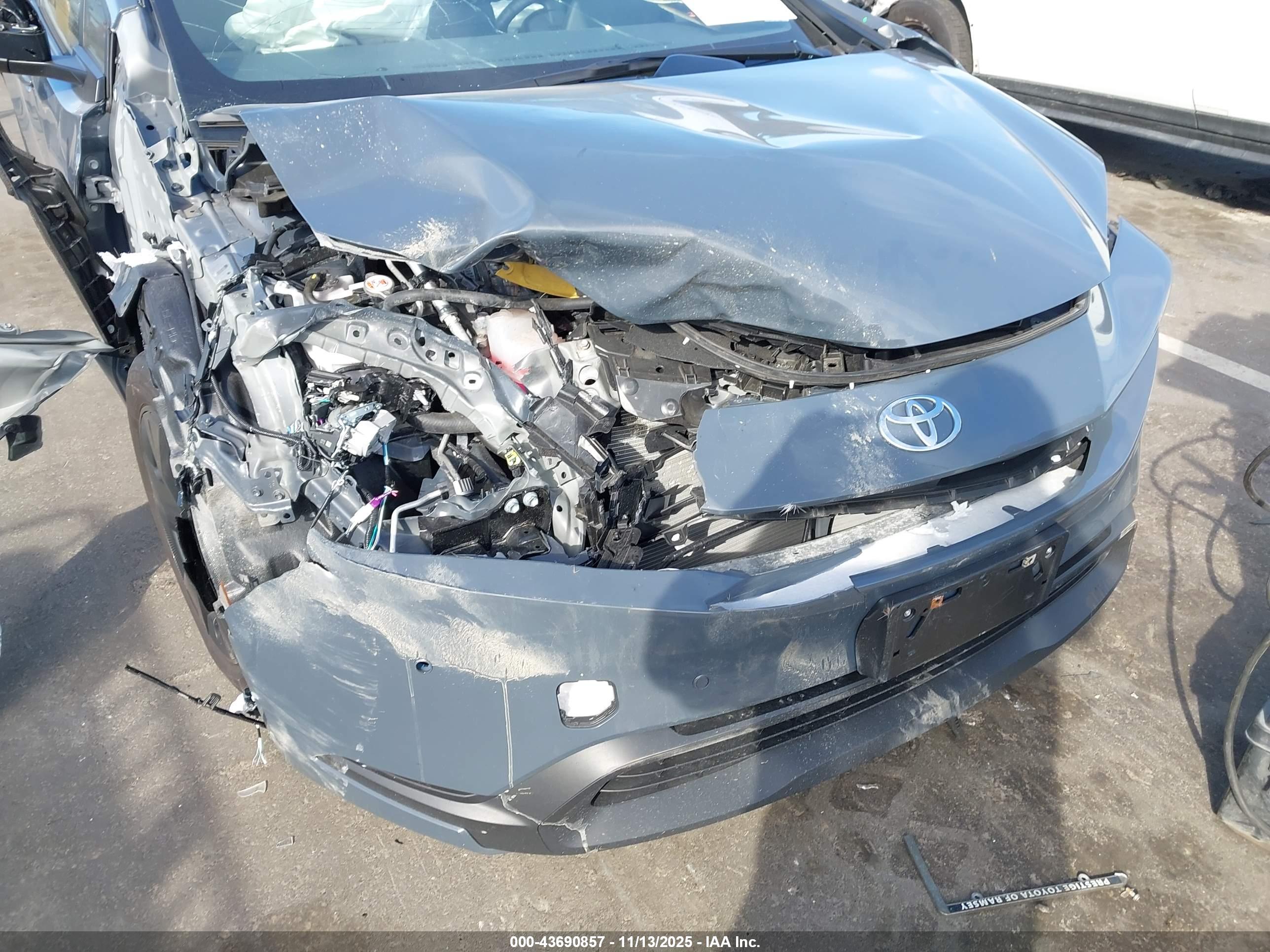 TOYOTA PRIUS image 6