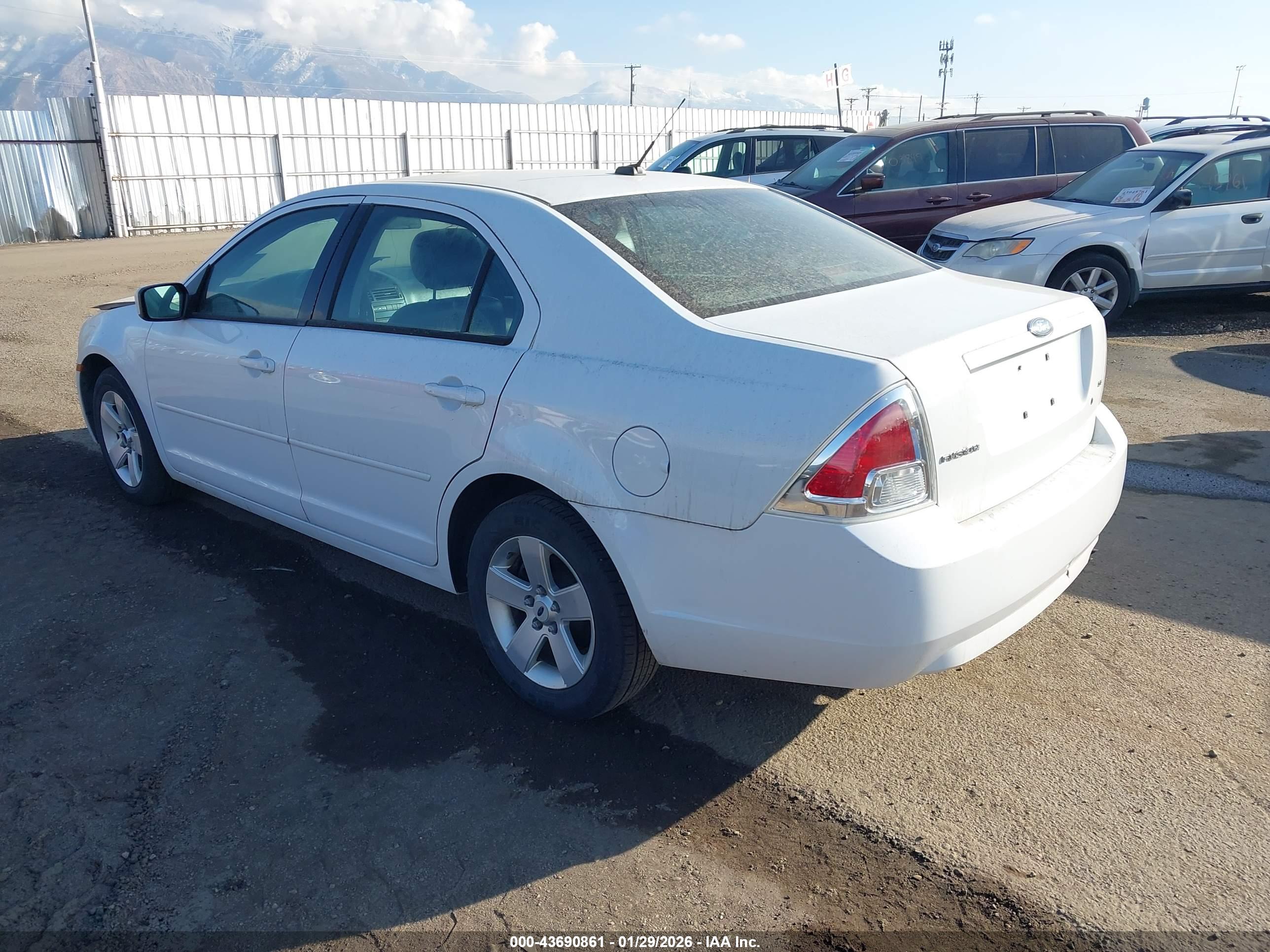 FORD FUSION image 3