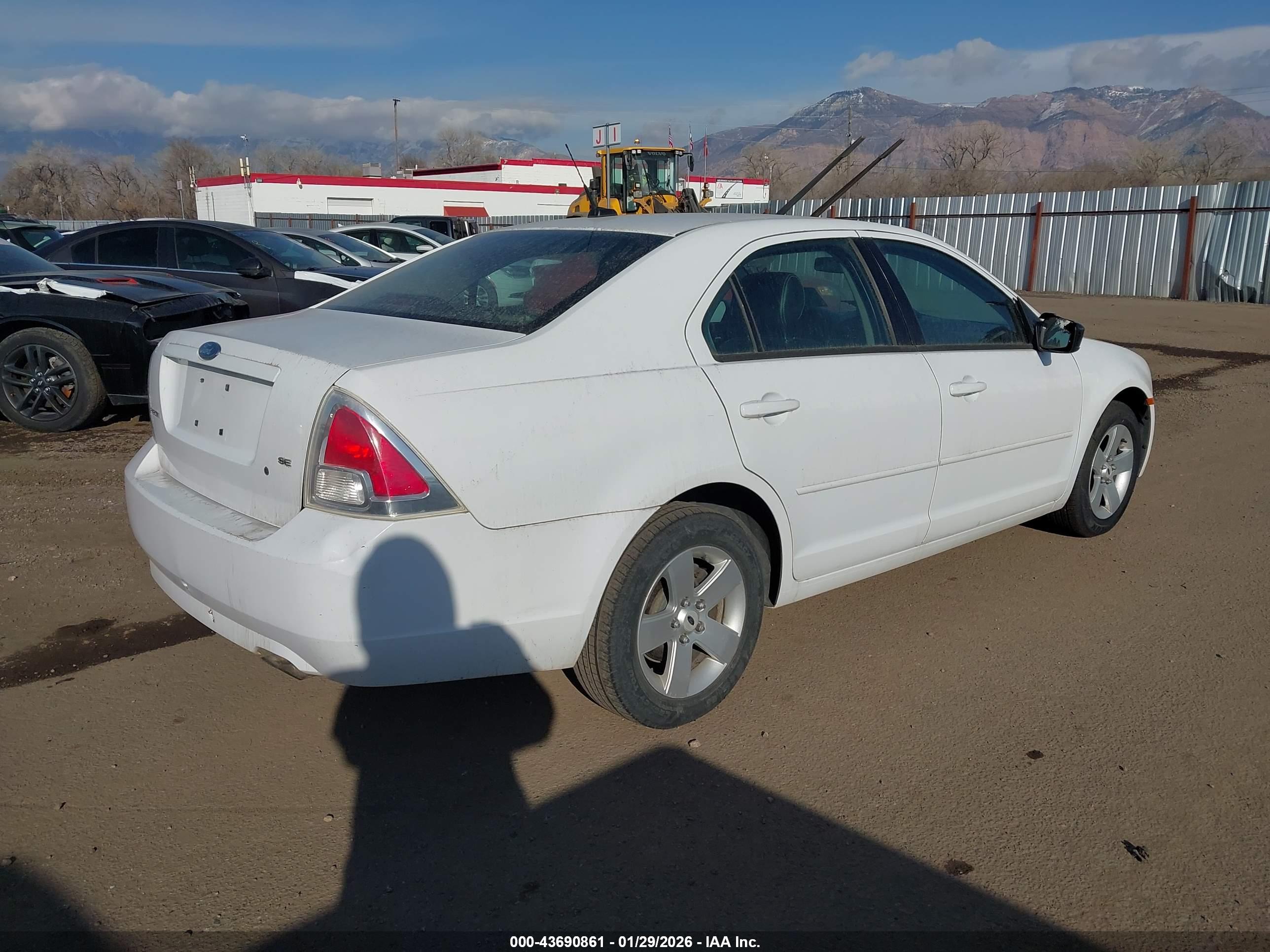 FORD FUSION image 4