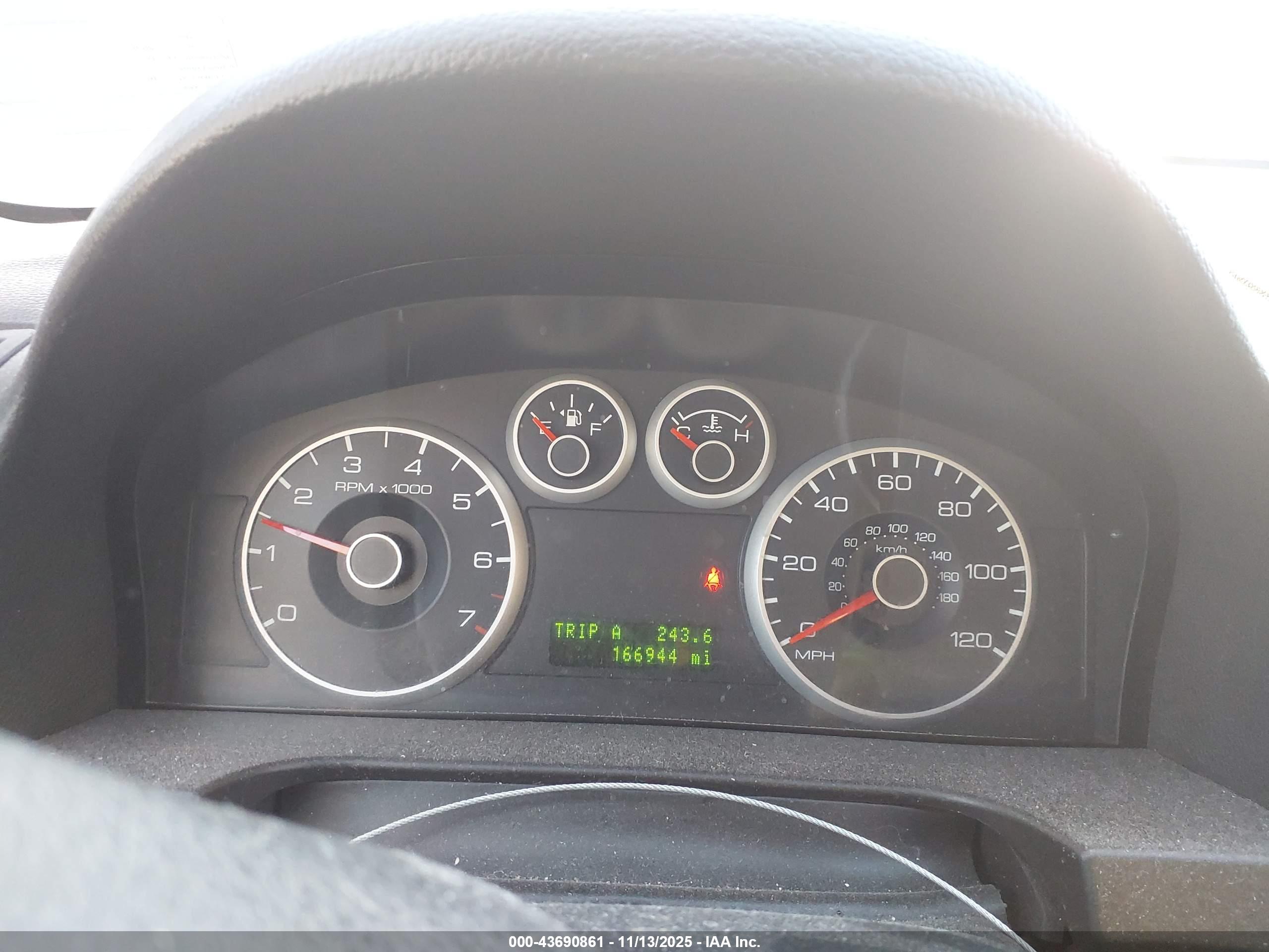 FORD FUSION image 7
