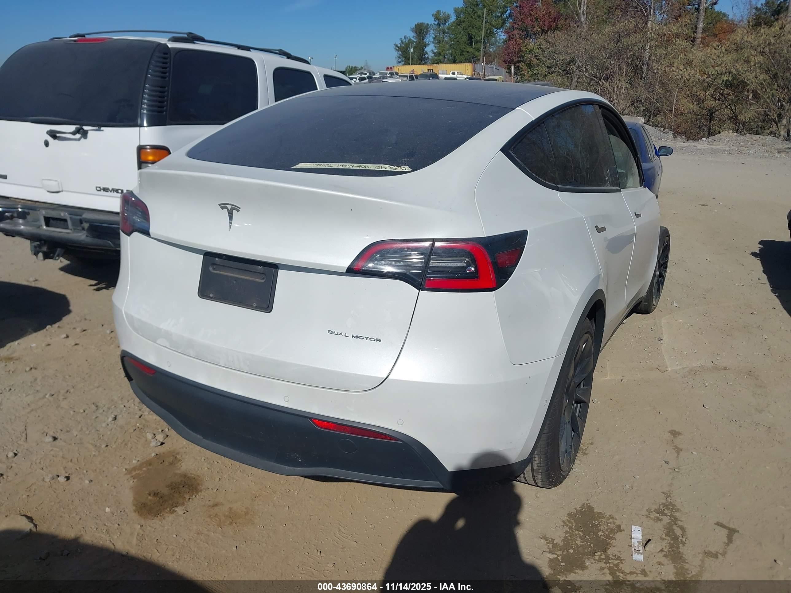 TESLA MODEL image 4