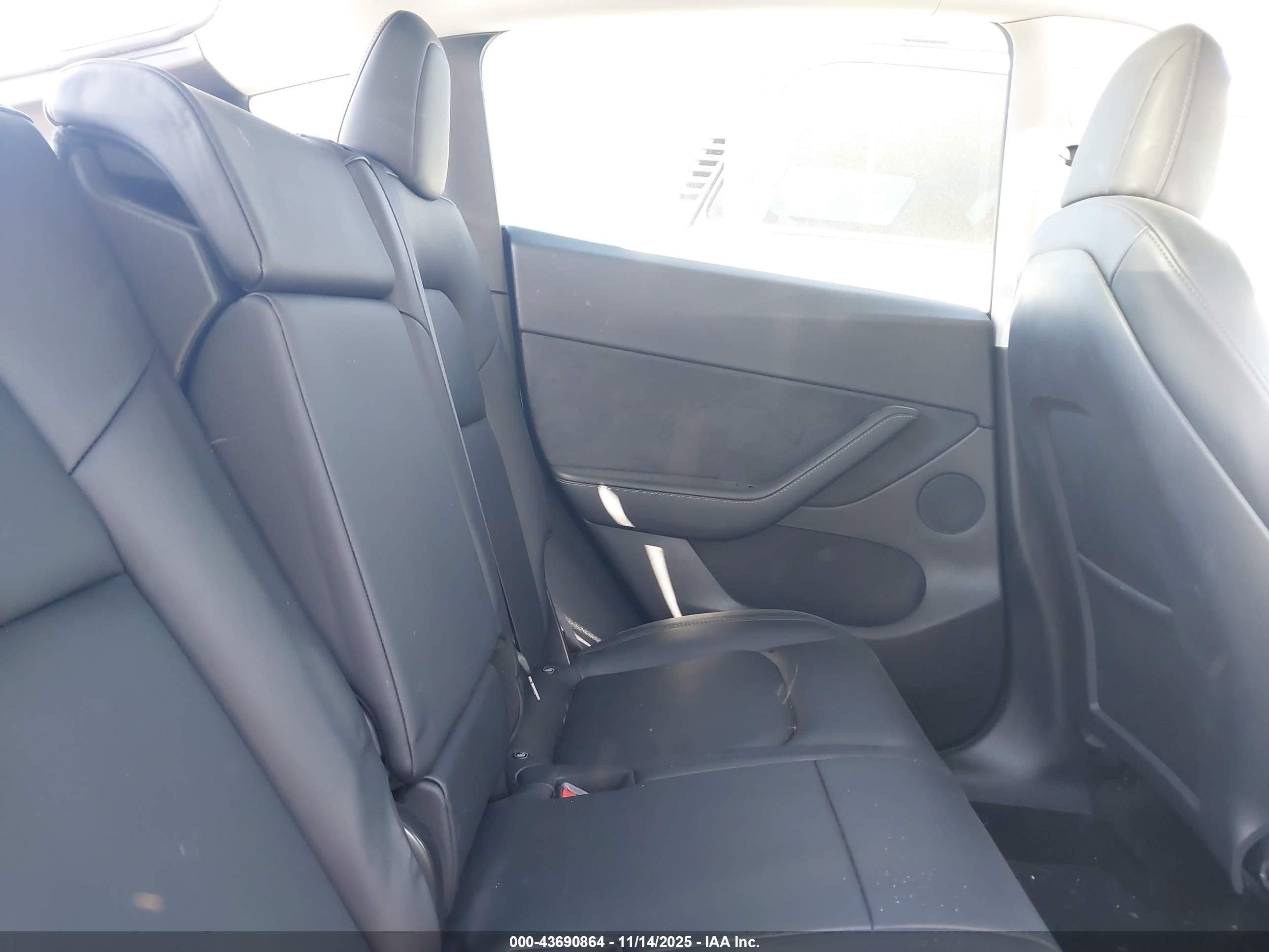 TESLA MODEL image 8