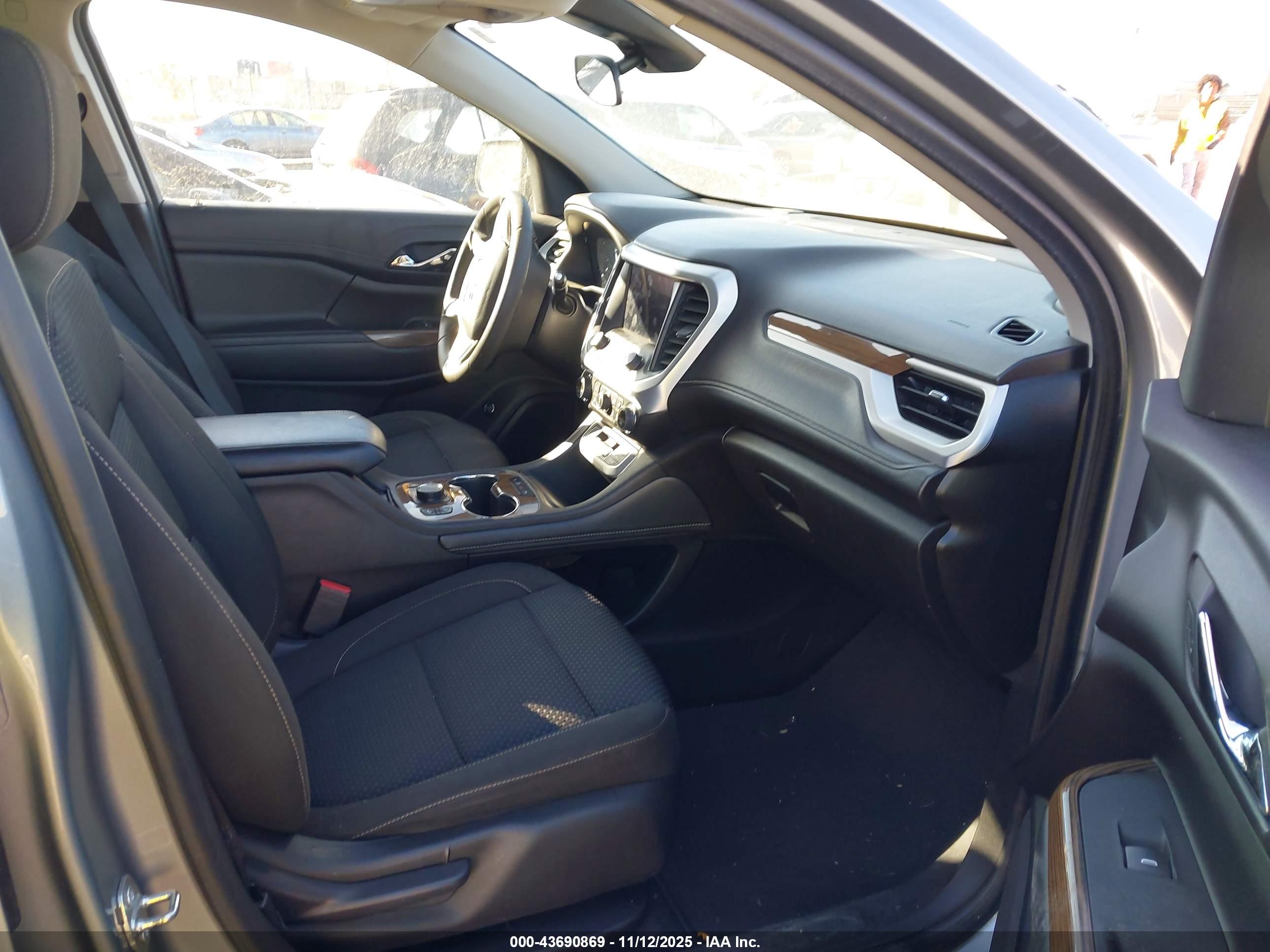 GMC ACADIA image 5