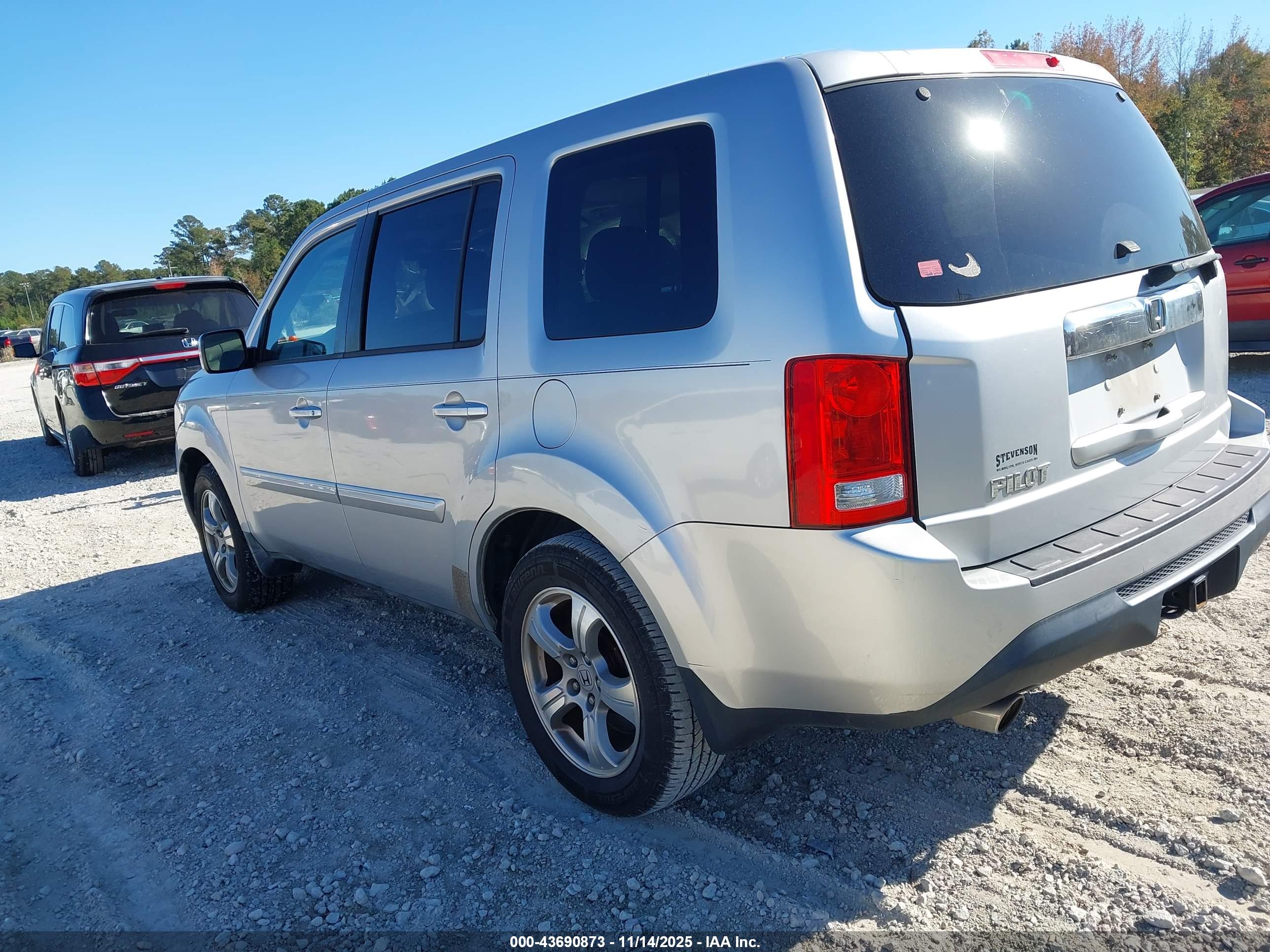 HONDA PILOT image 3