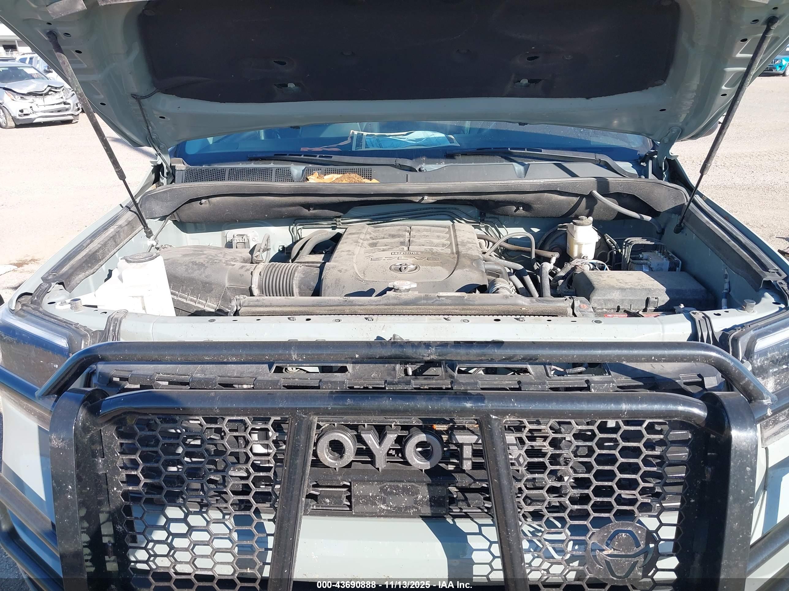 TOYOTA TUNDRA image 10