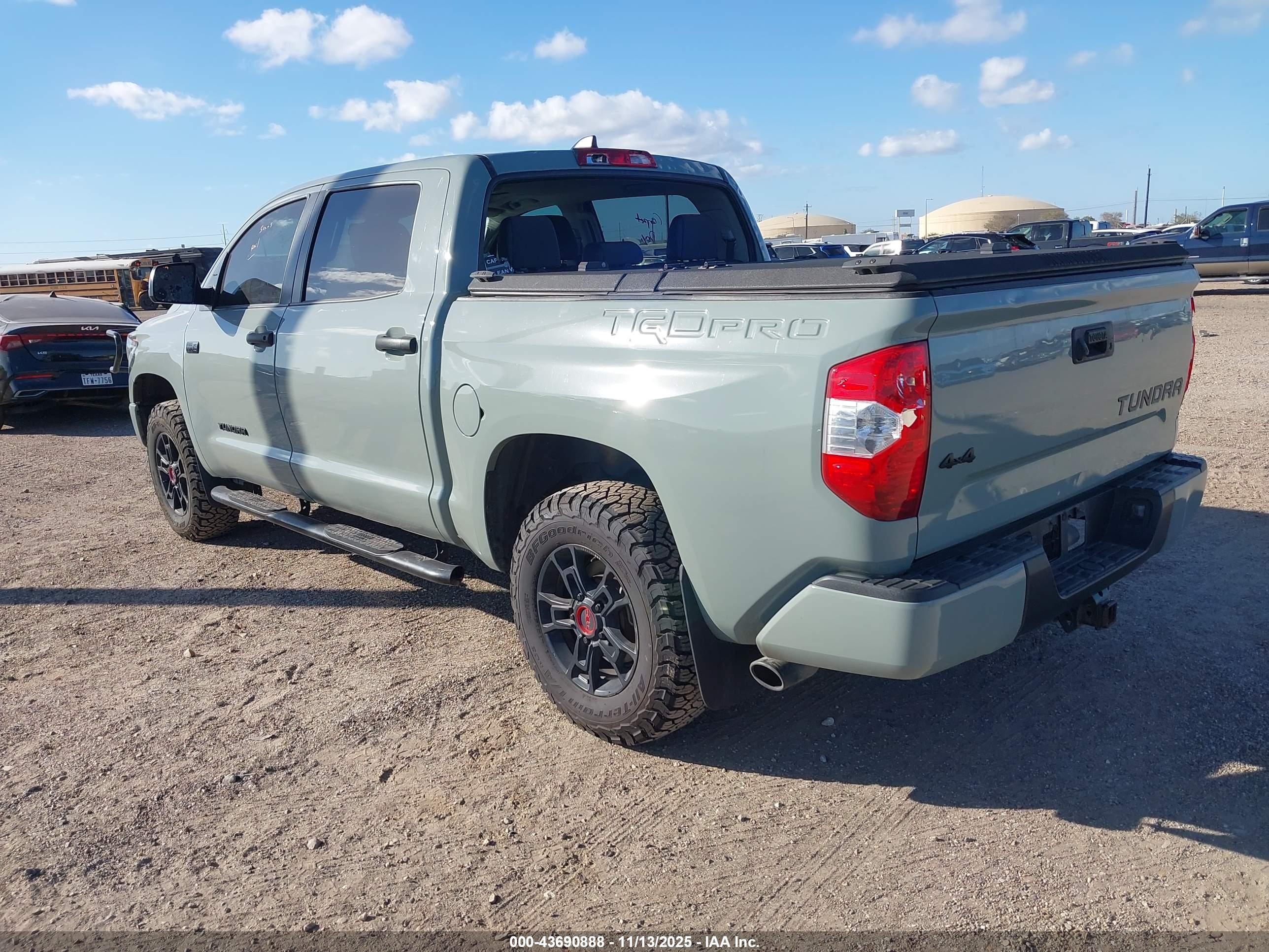 TOYOTA TUNDRA image 3