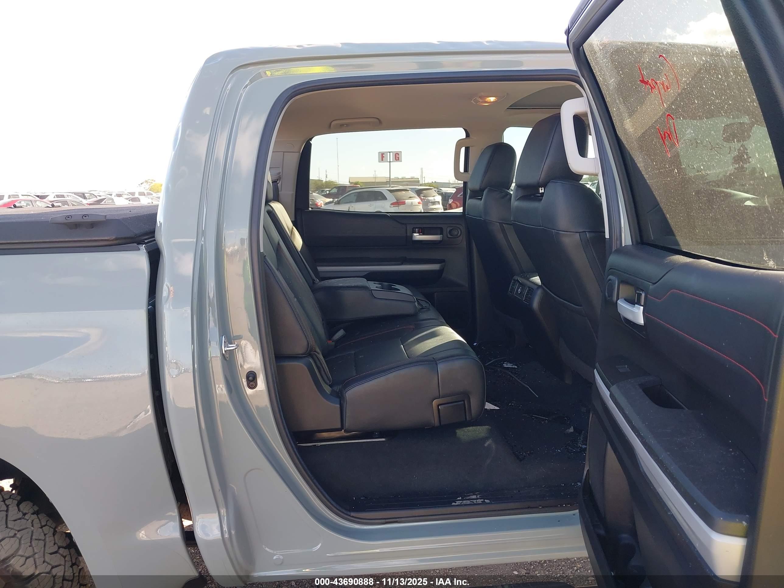 TOYOTA TUNDRA image 8