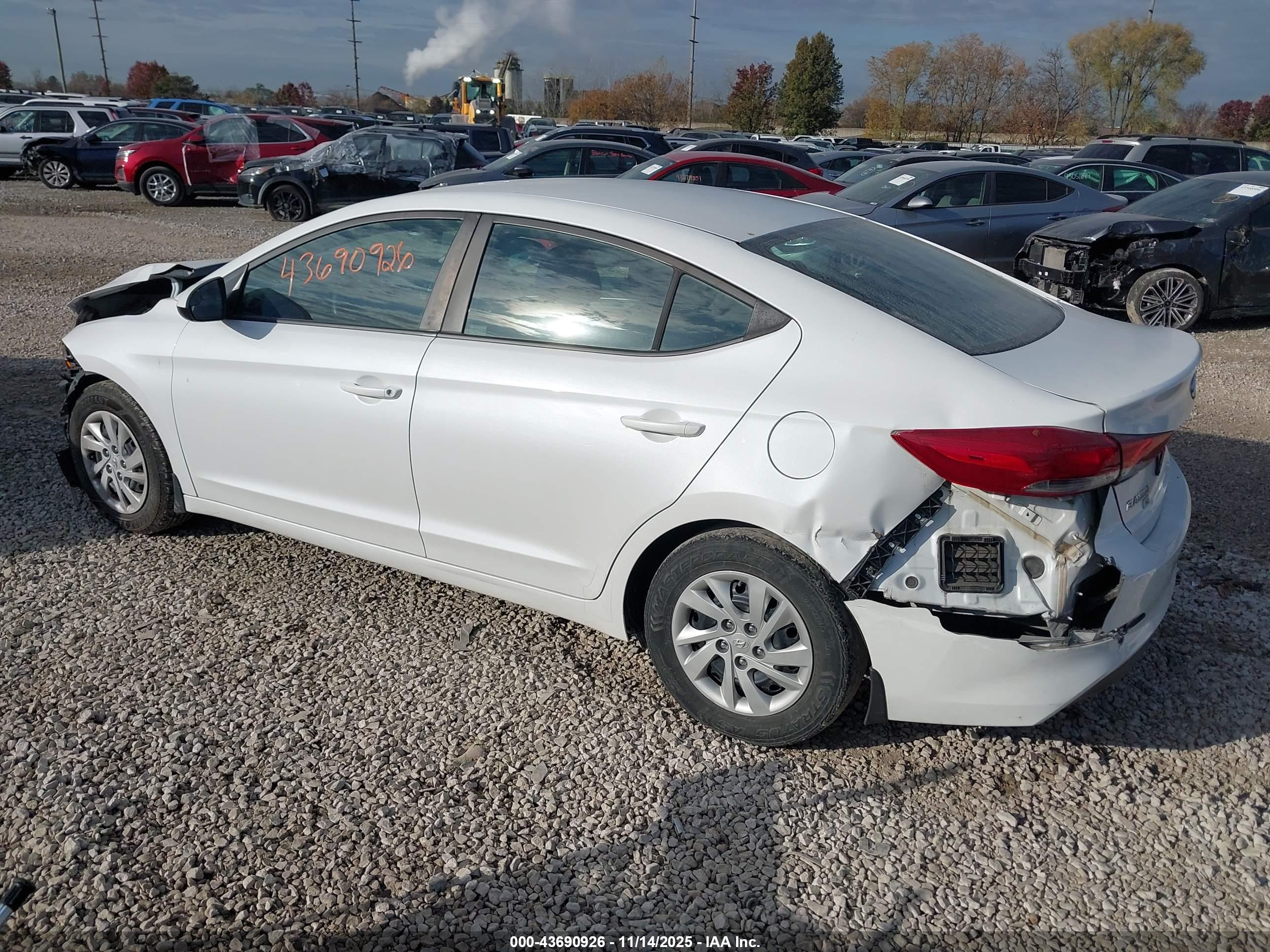 HYUNDAI ELANTRA image 3