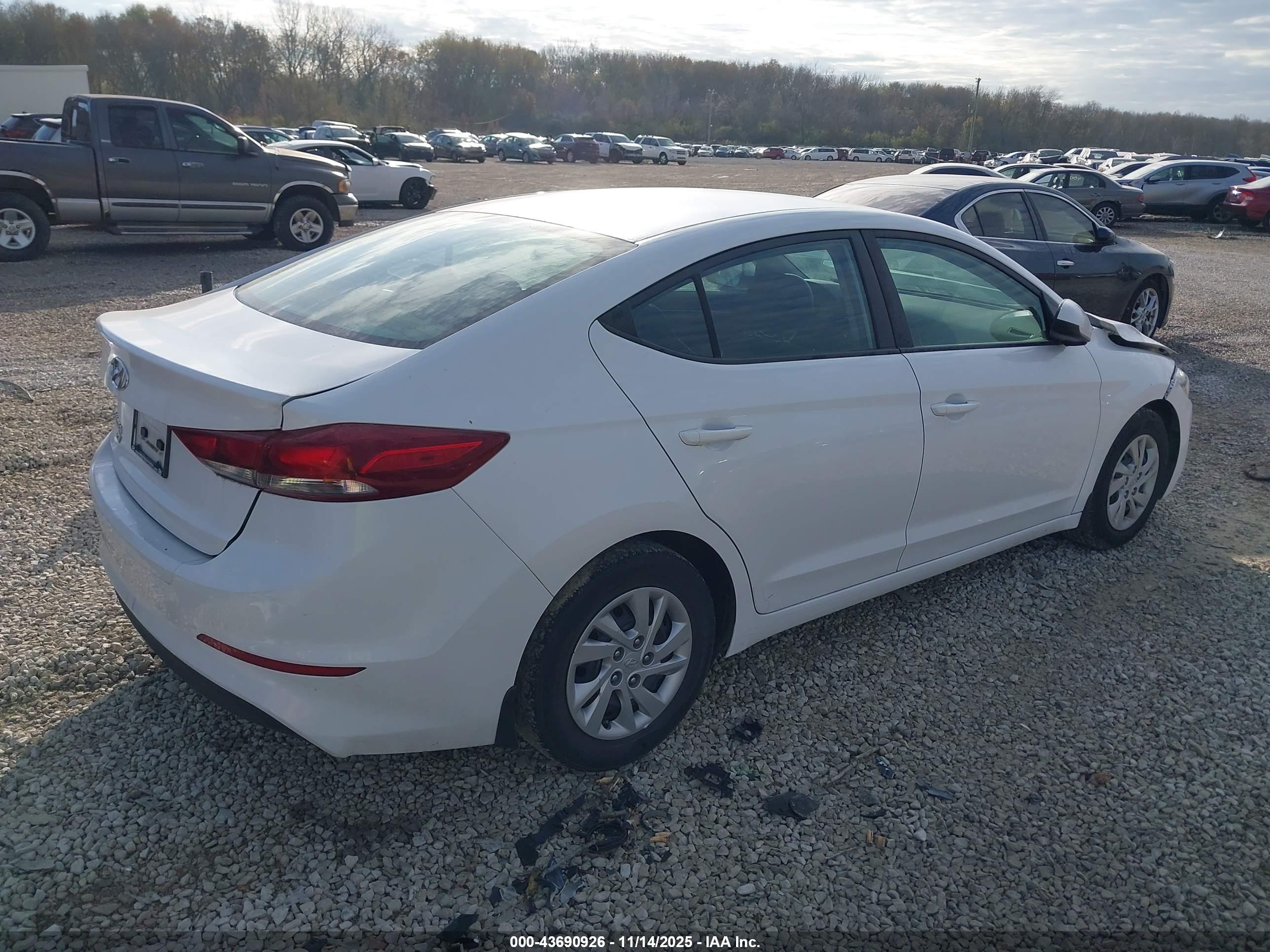 HYUNDAI ELANTRA image 4