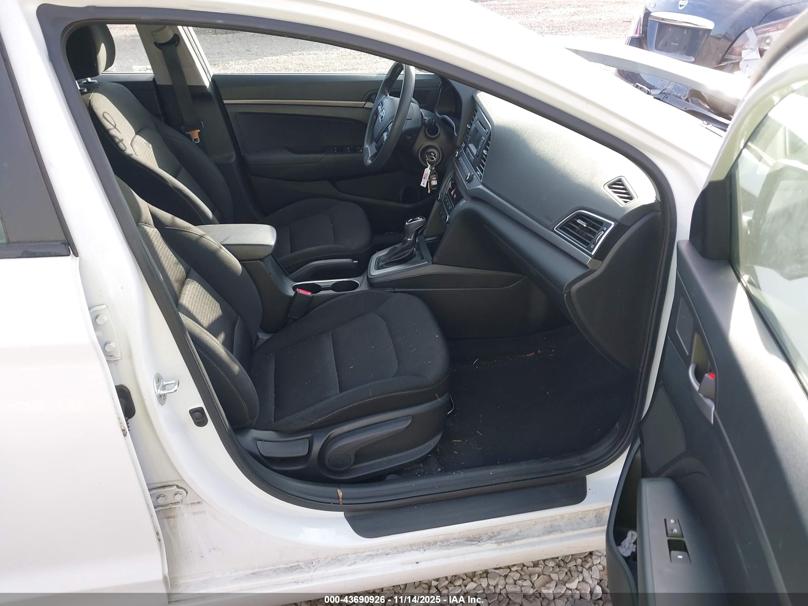 HYUNDAI ELANTRA image 5