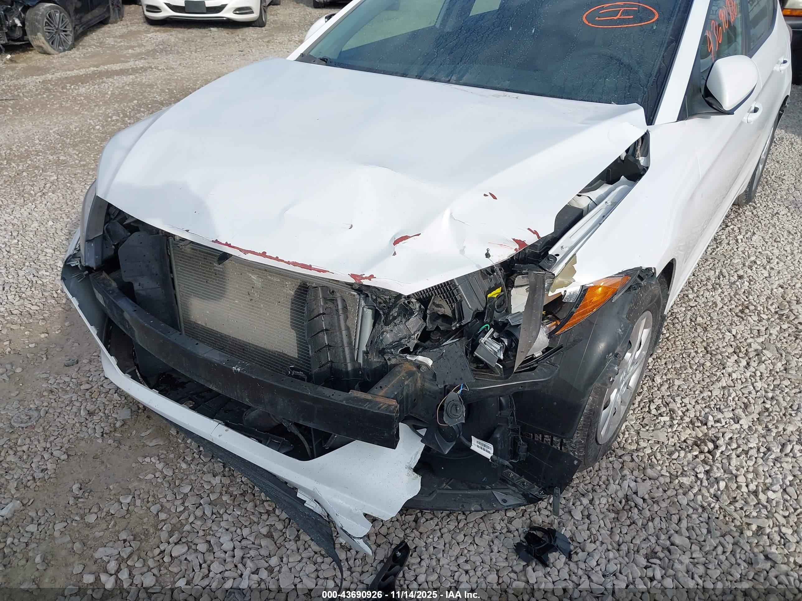 HYUNDAI ELANTRA image 6