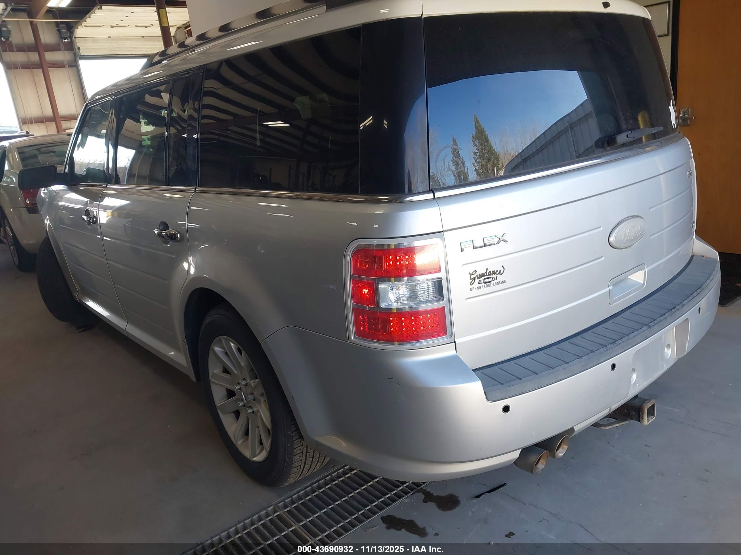 FORD FLEX image 3