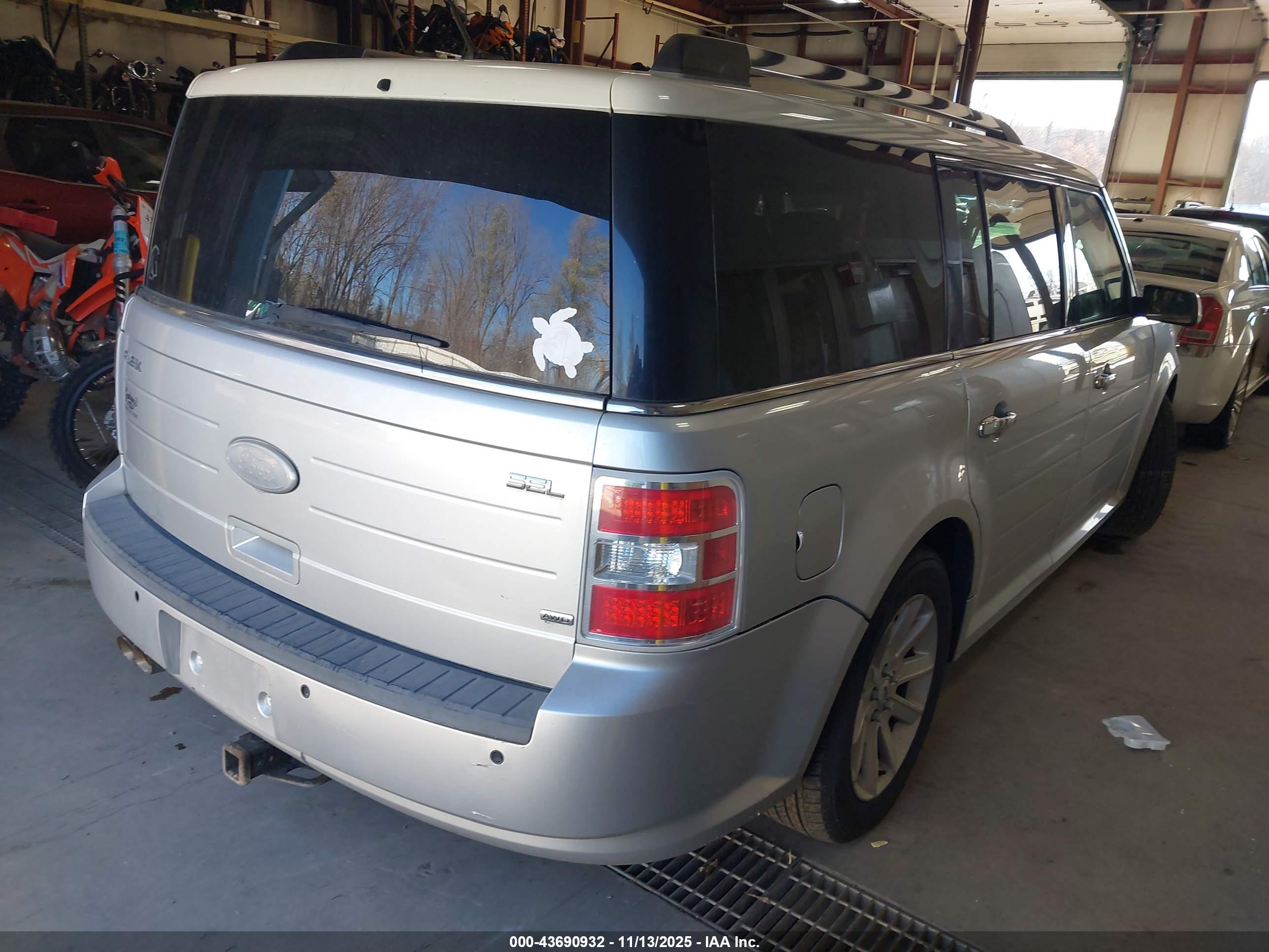 FORD FLEX image 4
