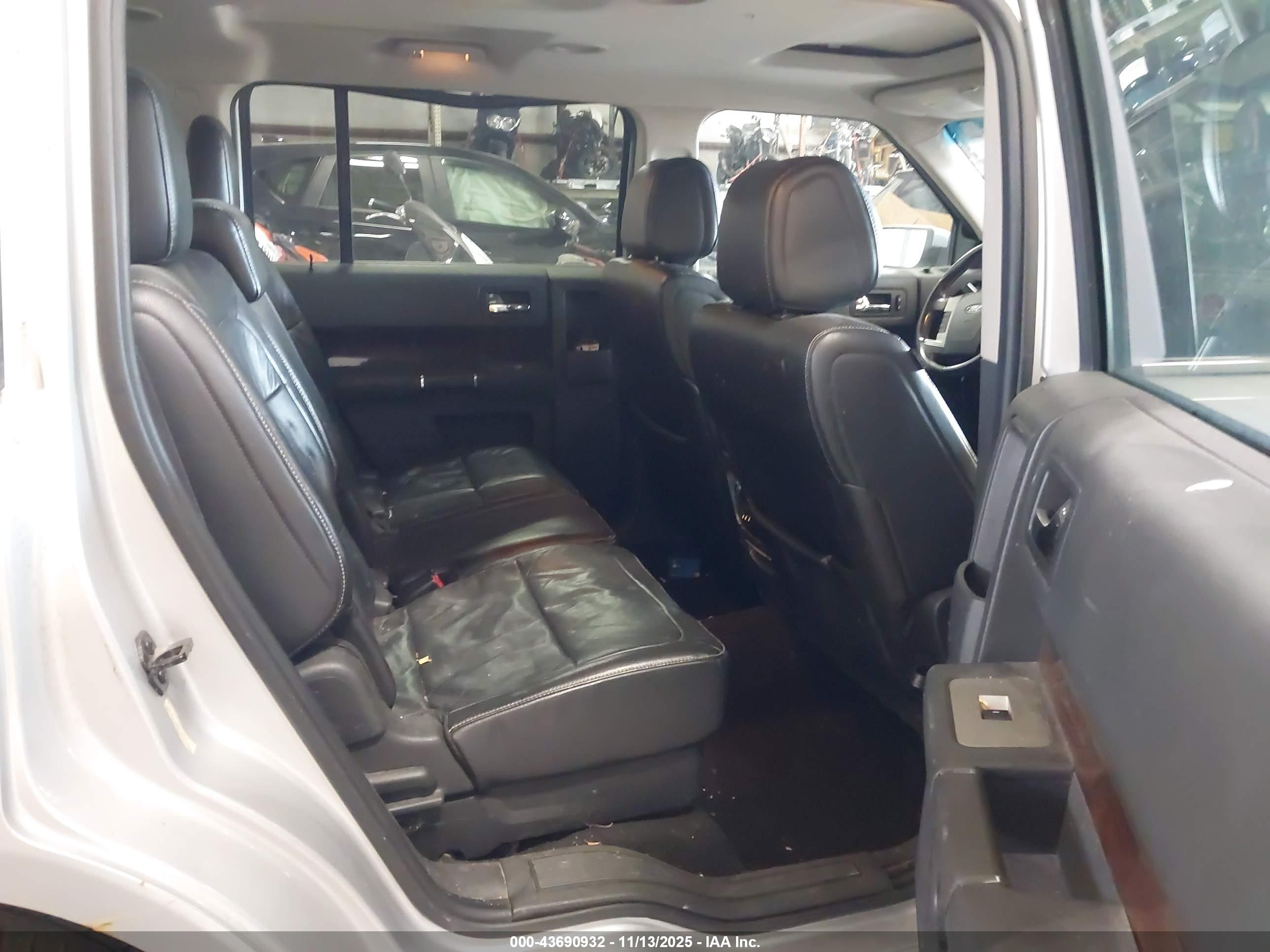 FORD FLEX image 8