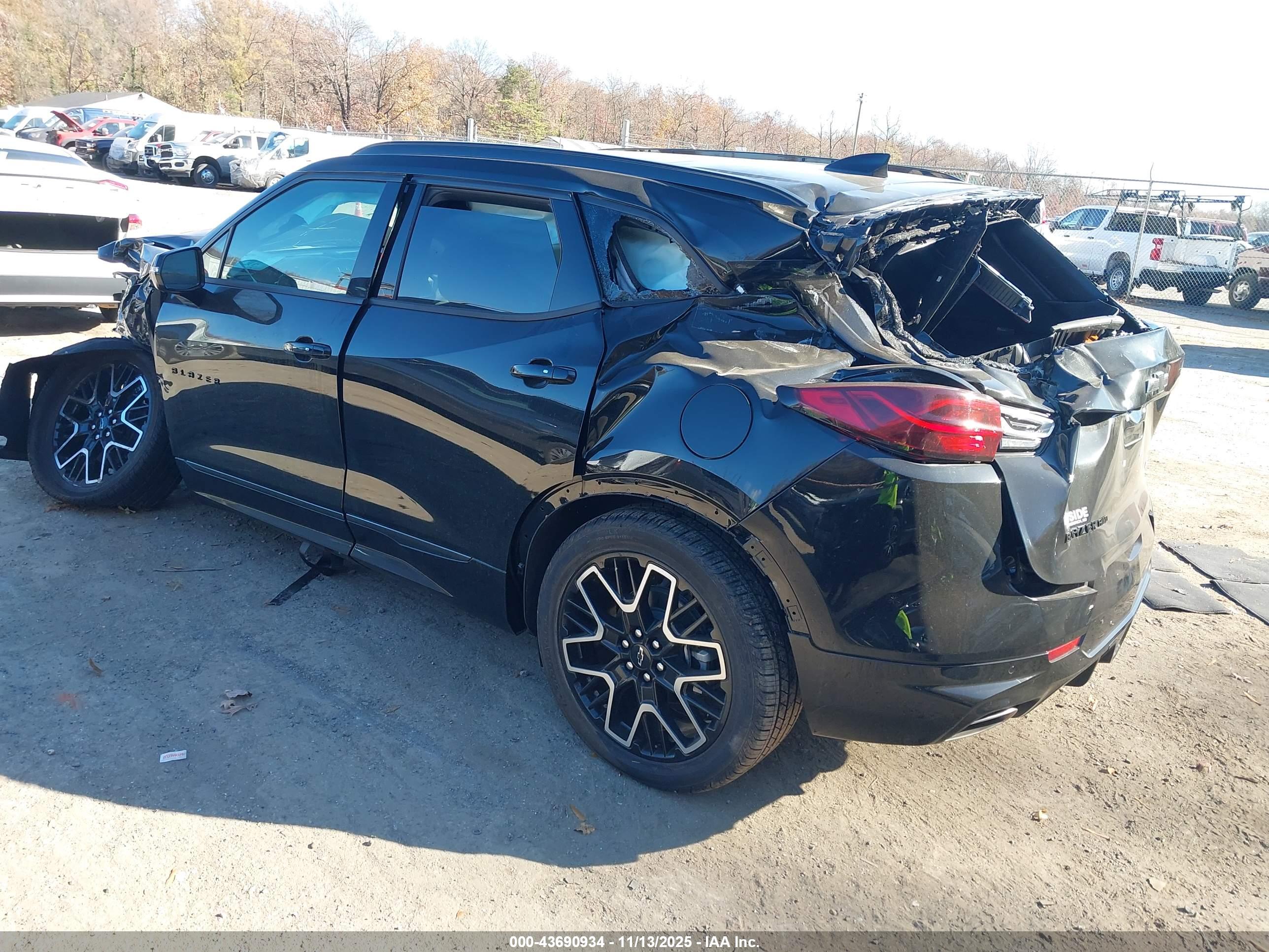CHEVROLET BLAZER image 3
