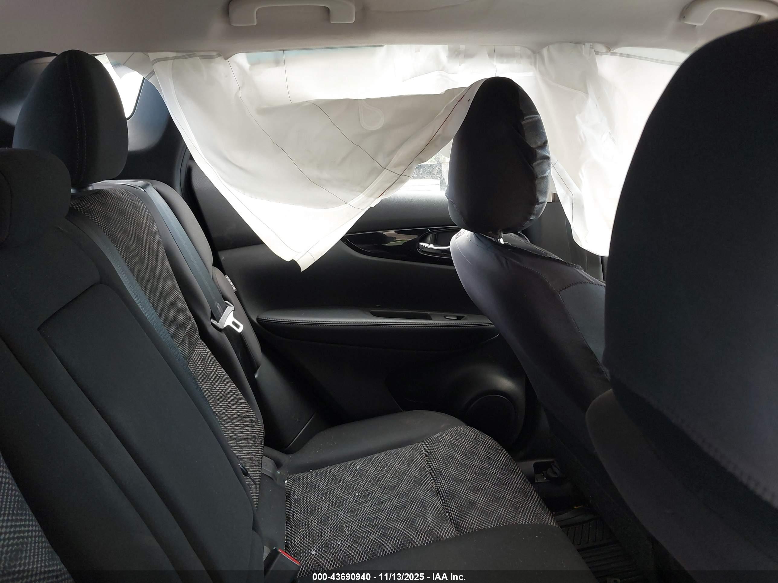 NISSAN ROGUE image 8