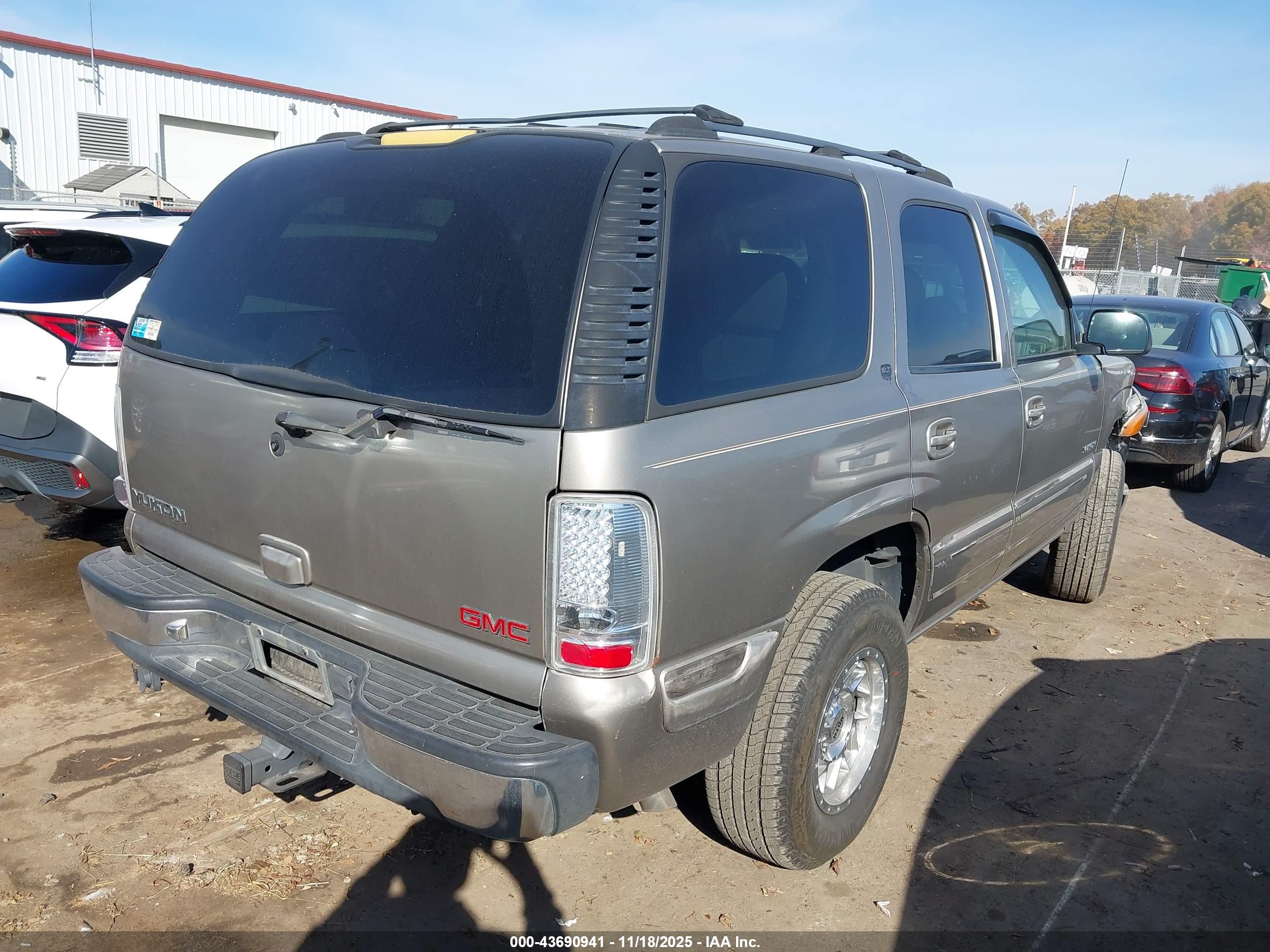GMC YUKON image 4