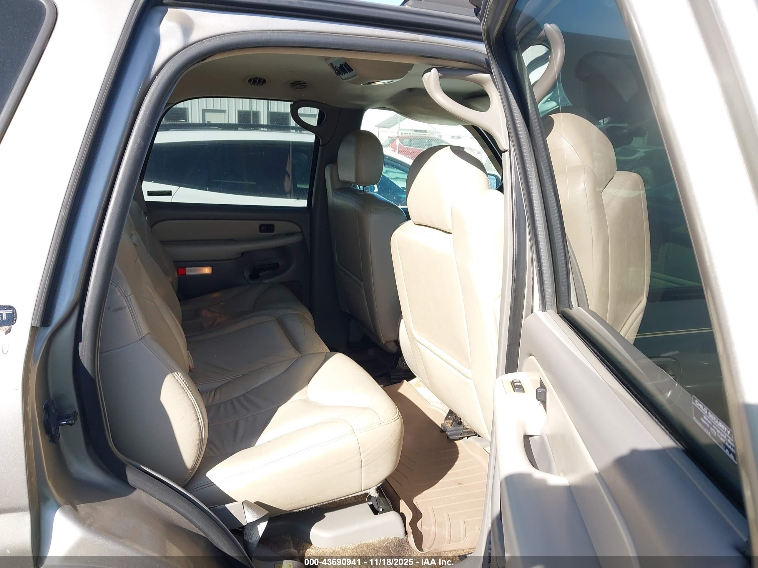 GMC YUKON image 8