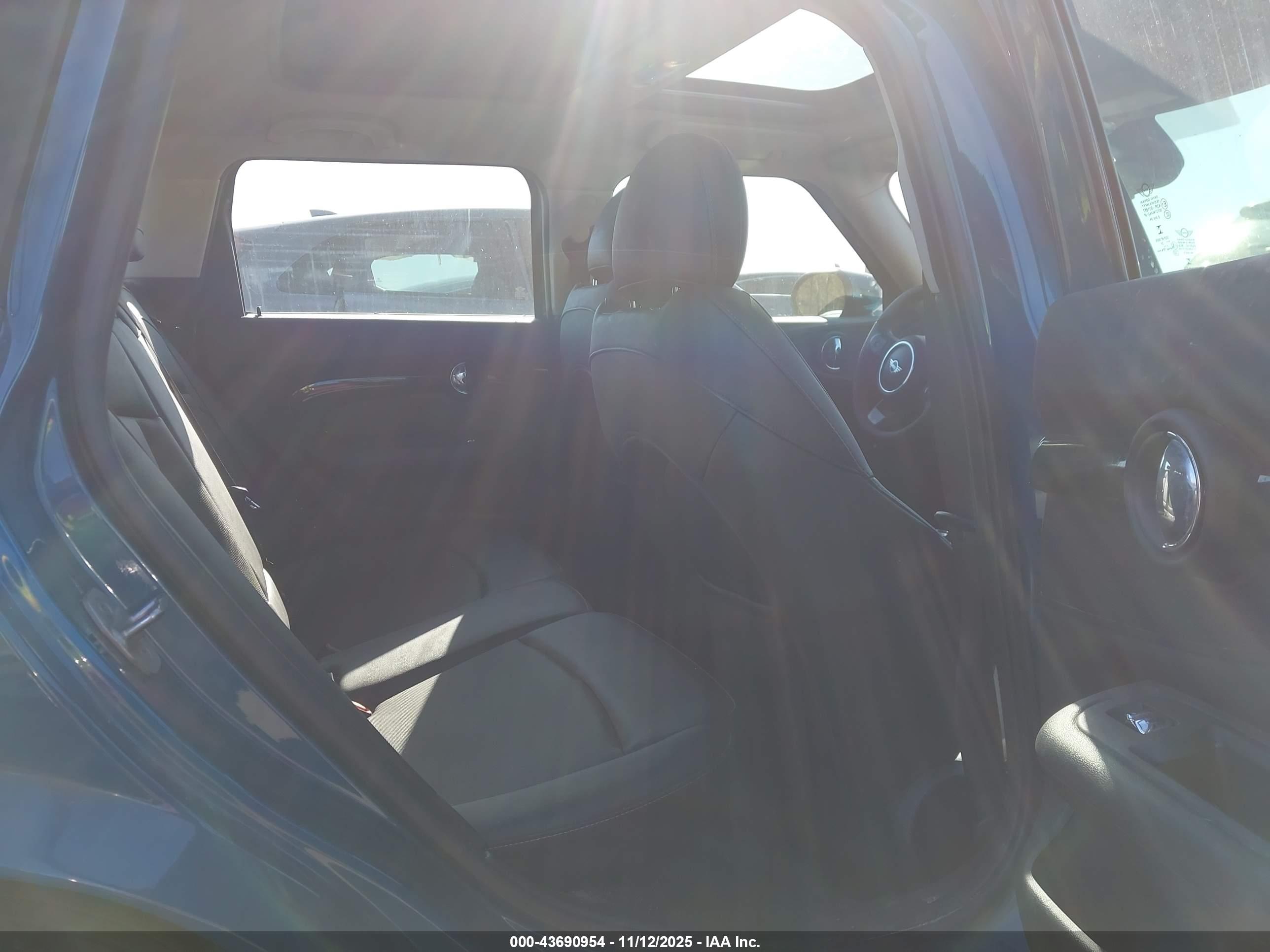MINI CLUBMAN image 8
