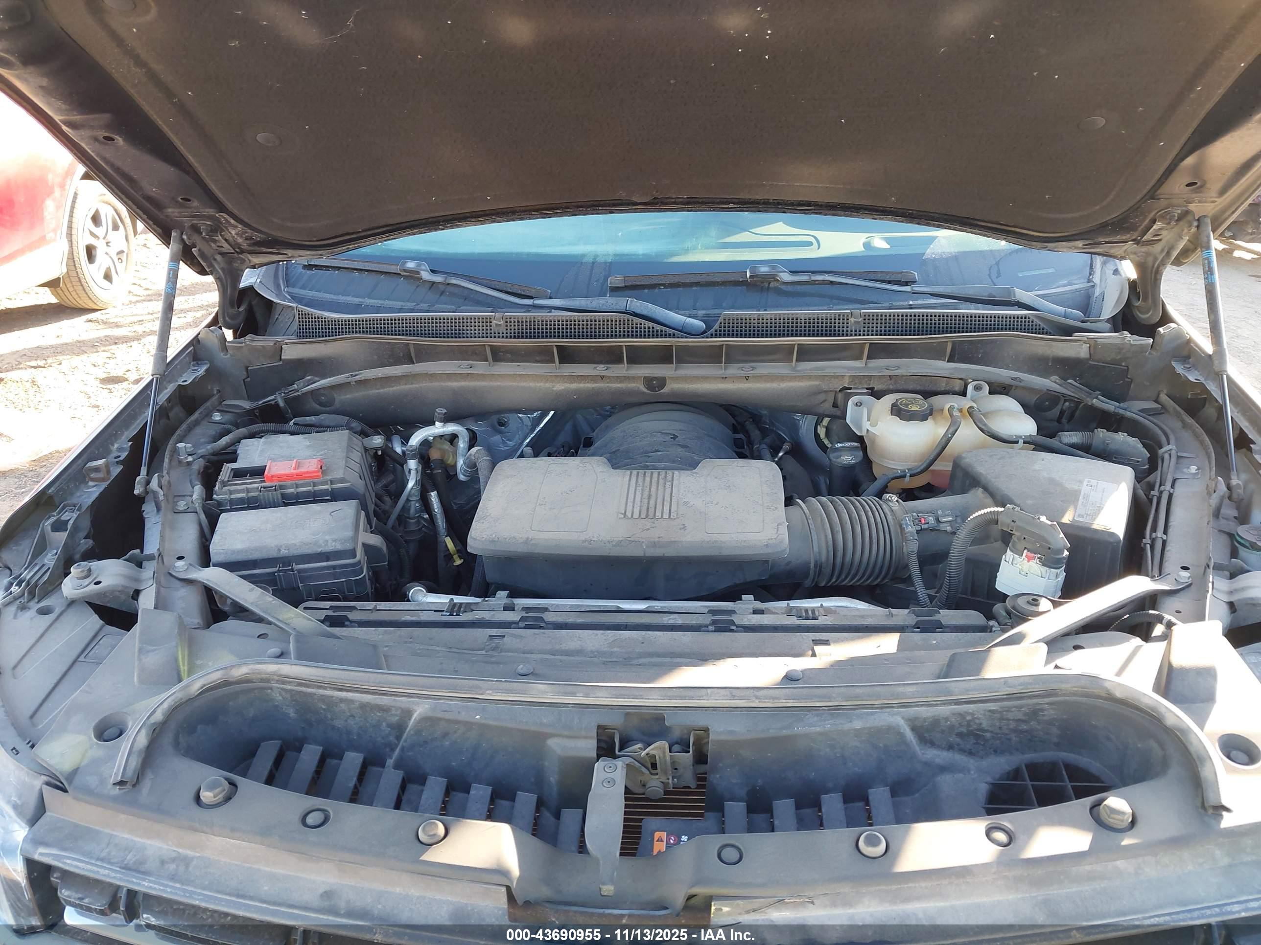 CHEVROLET SUBURBAN image 10