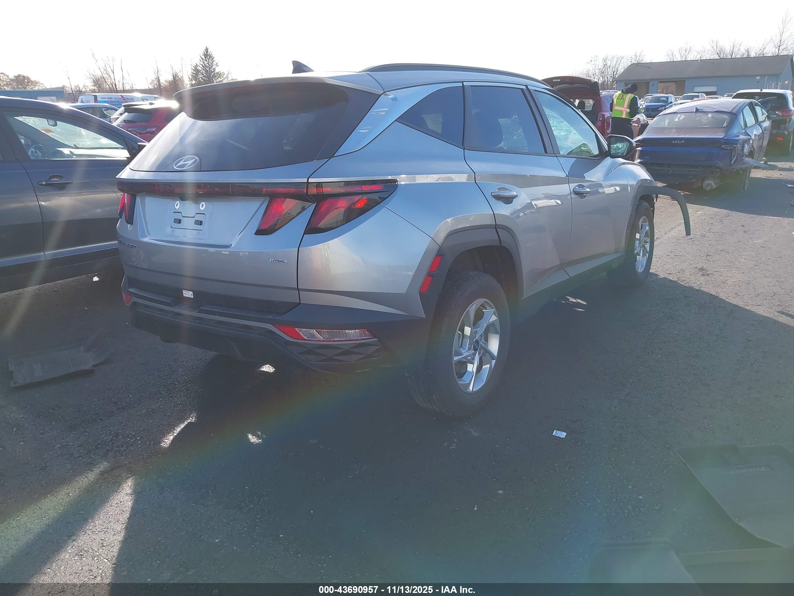 HYUNDAI TUCSON image 4