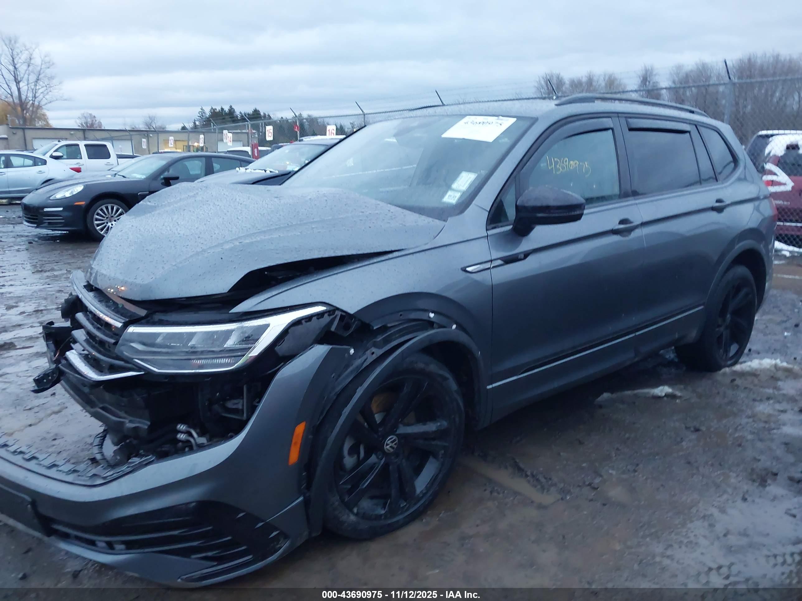 VOLKSWAGEN TIGUAN image 2