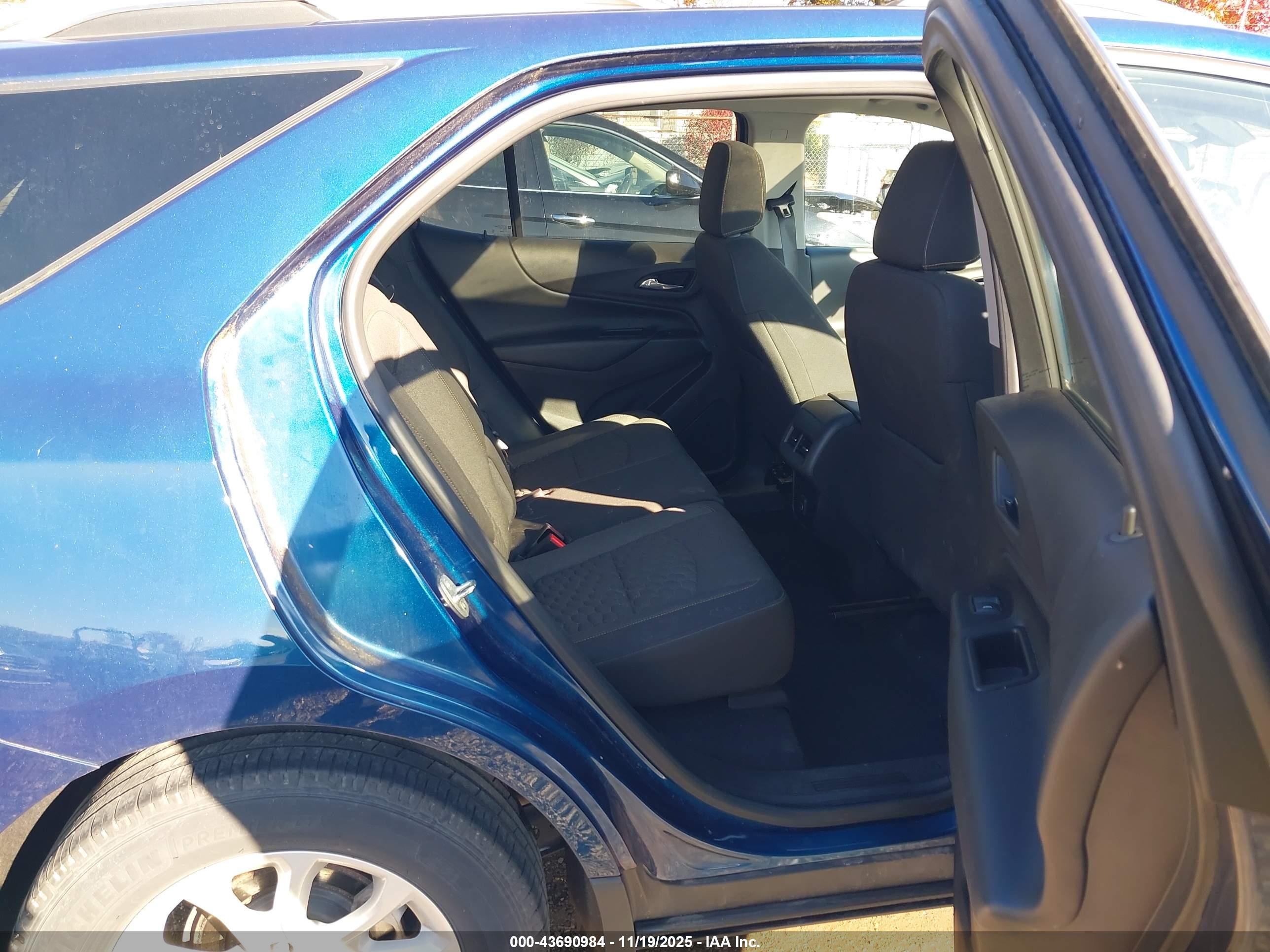 CHEVROLET EQUINOX image 8