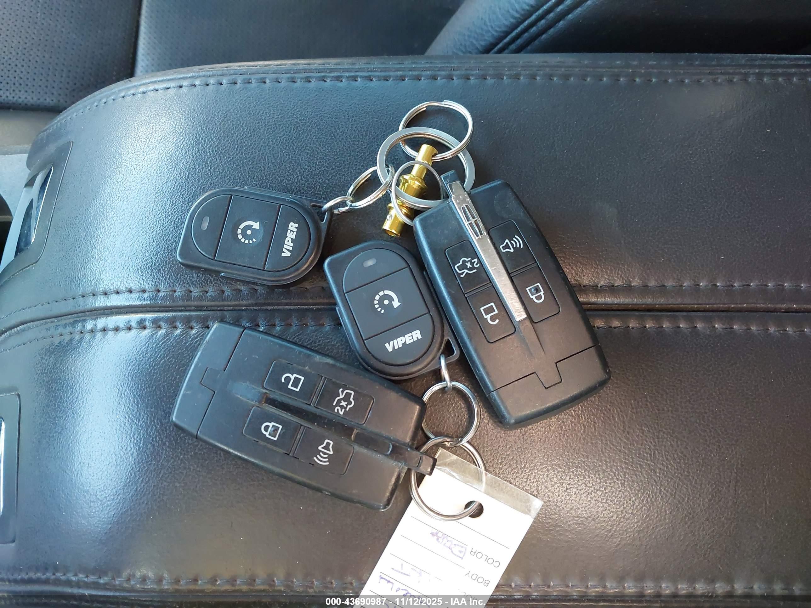 LINCOLN MKT image 11