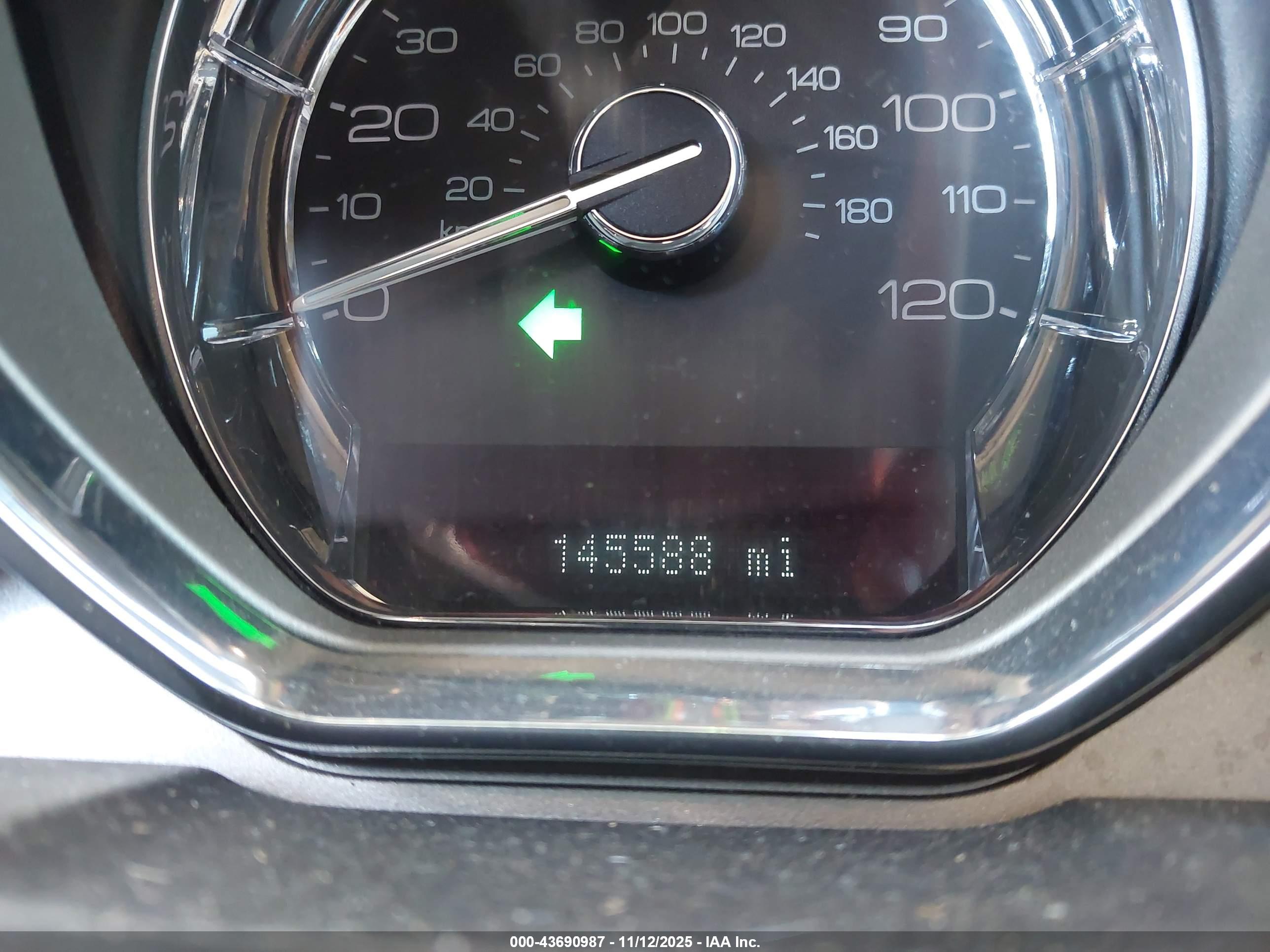 LINCOLN MKT image 7